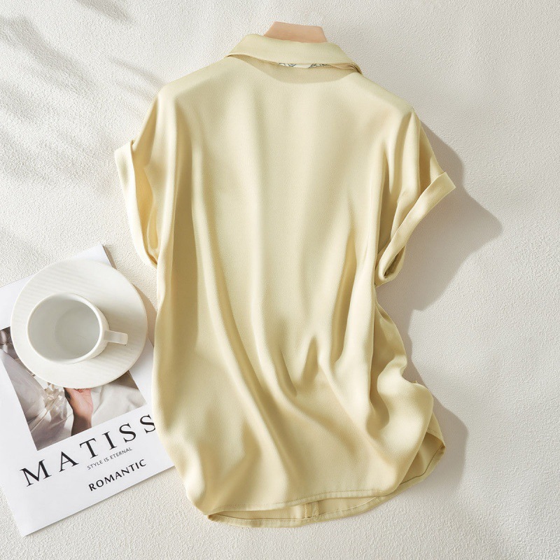 A Stylish Minimalist V-neck Short-sleeve Piece Thats Easy To Style With Anything