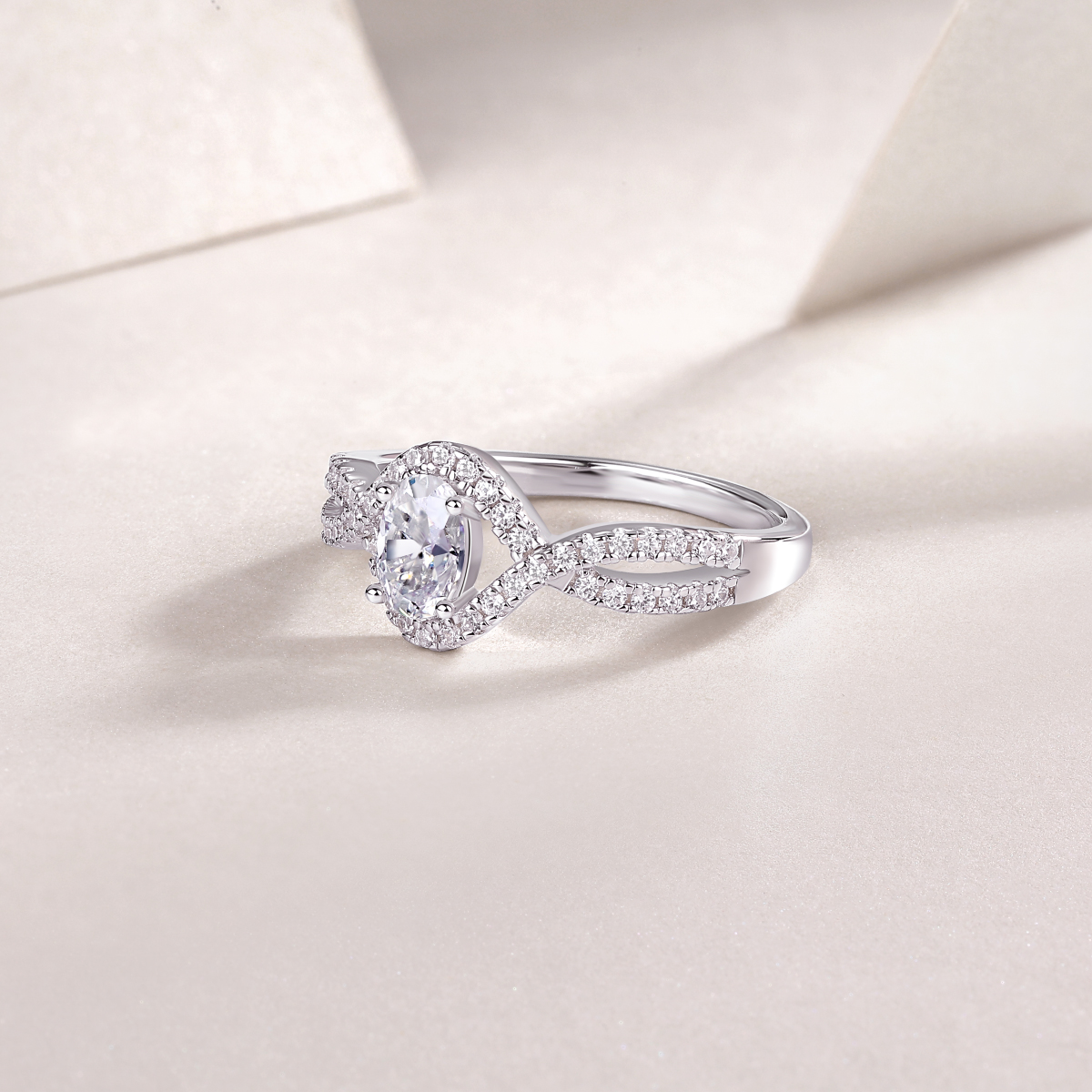 Alice In Wonderland - A Wedding Ring Set With Top-quality Moissanite Silver And