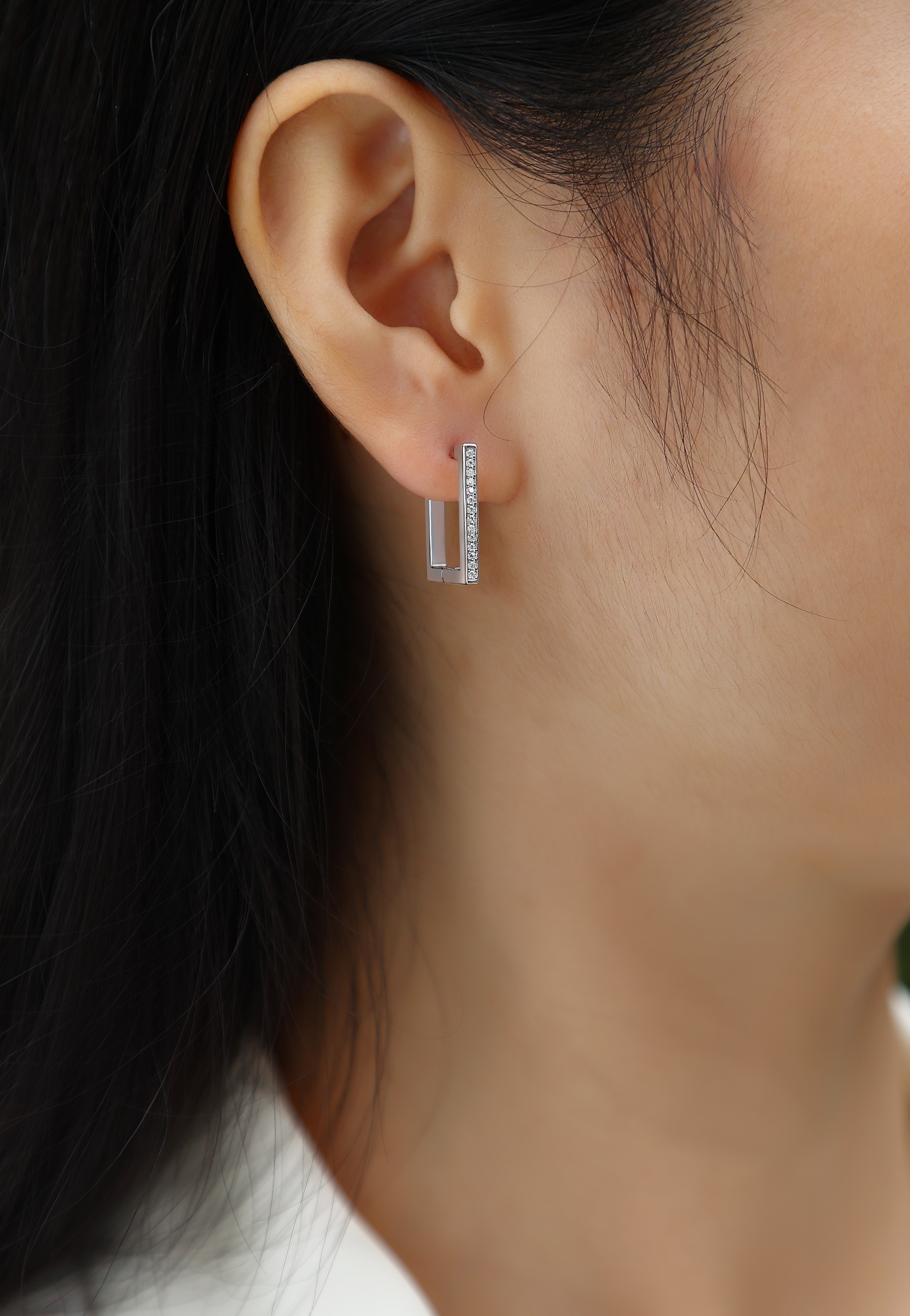 Brave-Top-quality Moissanite Silver And Platinum-plated Stud Earrings, A Fashionable And
