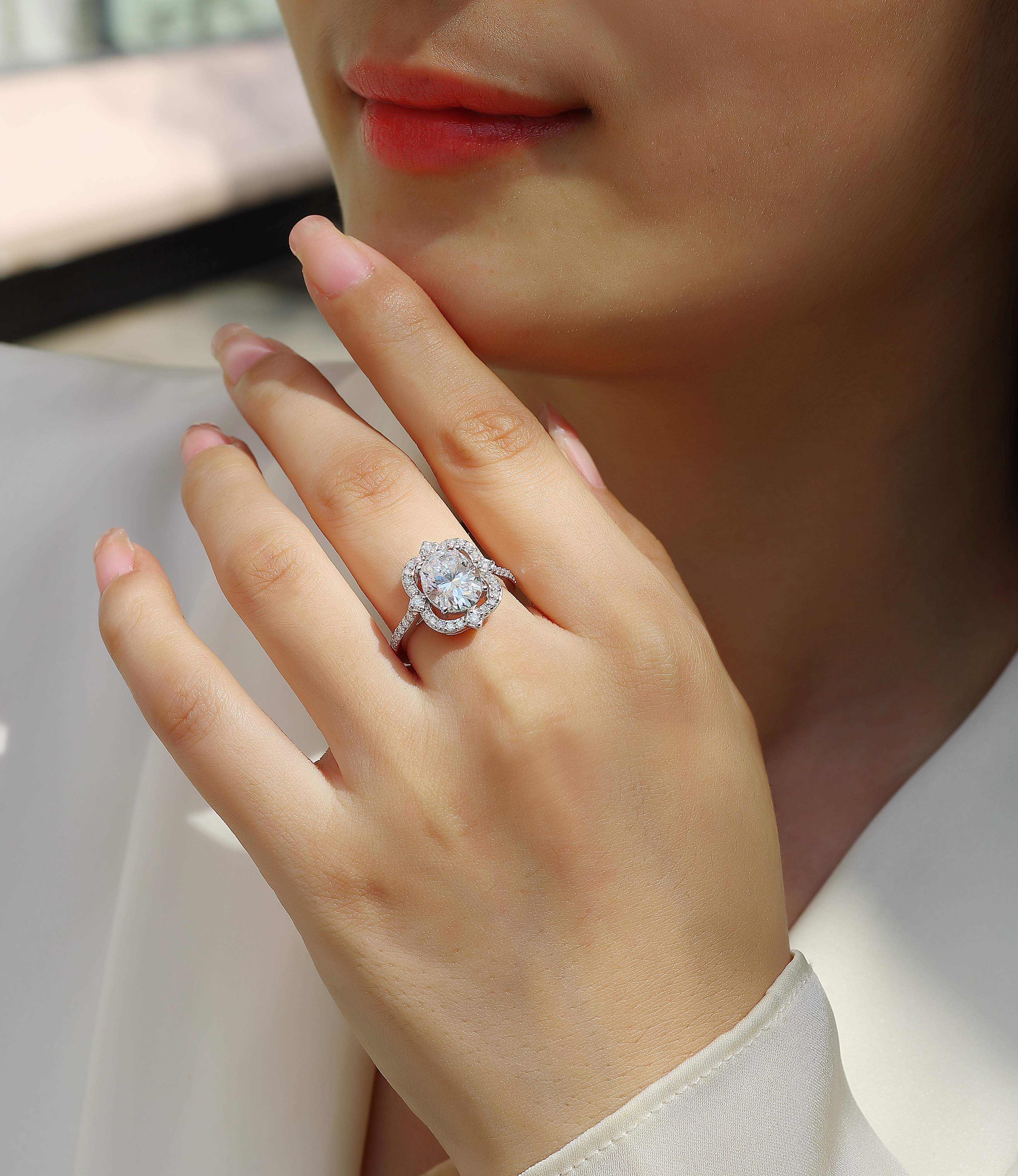 Camellia - Set With Top-quality Egg-shaped Moissanite Silver And Platinum-plated Diamond