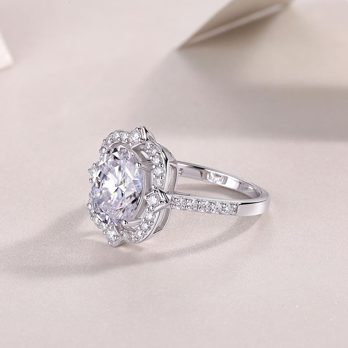 Camellia - Set With Top-quality Egg-shaped Moissanite Silver And Platinum-plated Diamond