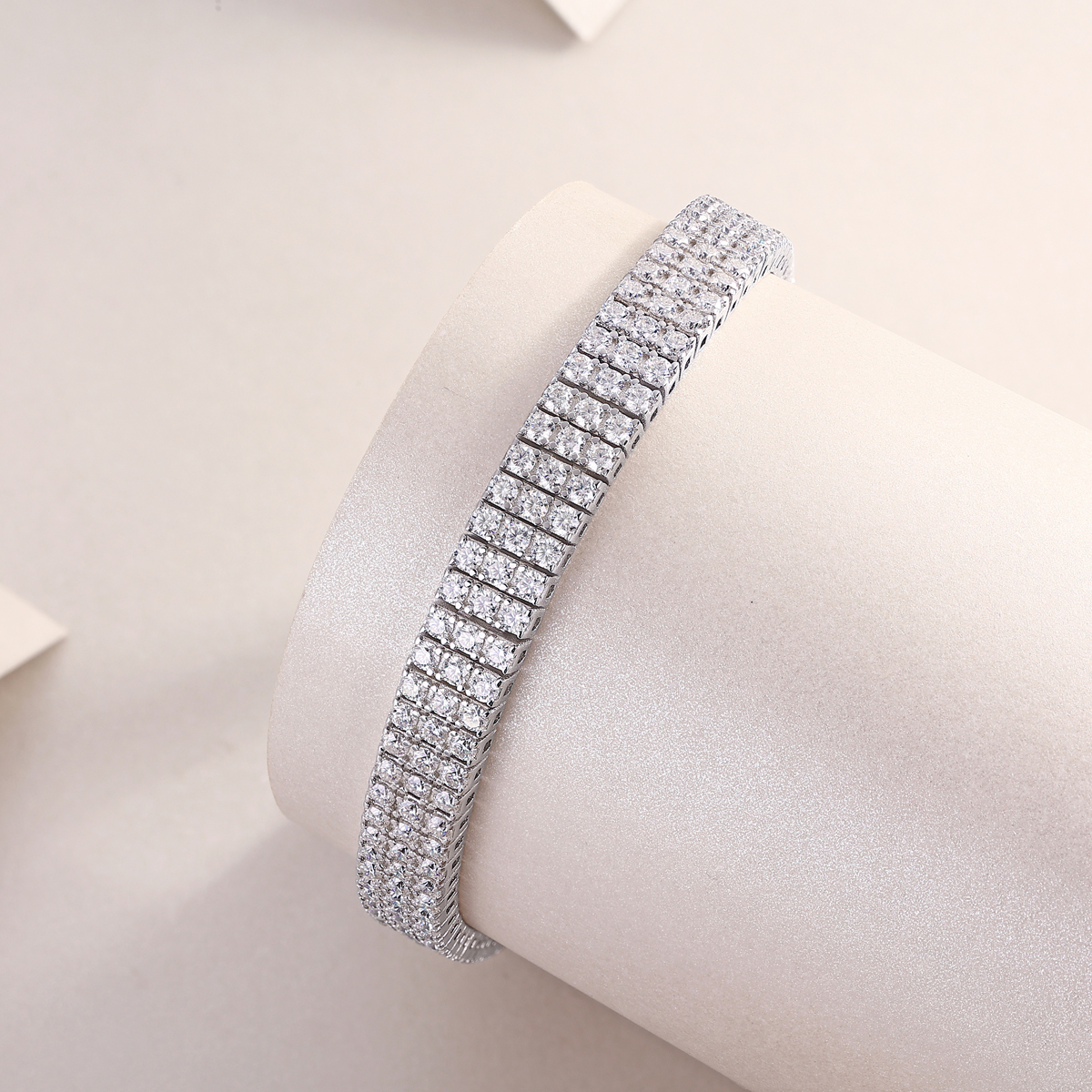 Chain Lock Radiance - A Luxurious And Fashionable Light Luxury Jewelry Silver Bracelet Set
