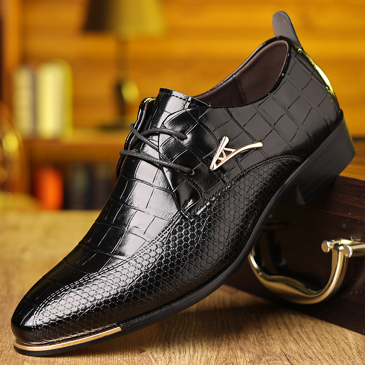 Crocodile Pattern Embossed Men's Business Leather Shoes, Pointed Toe, Lace-Up, Glossy