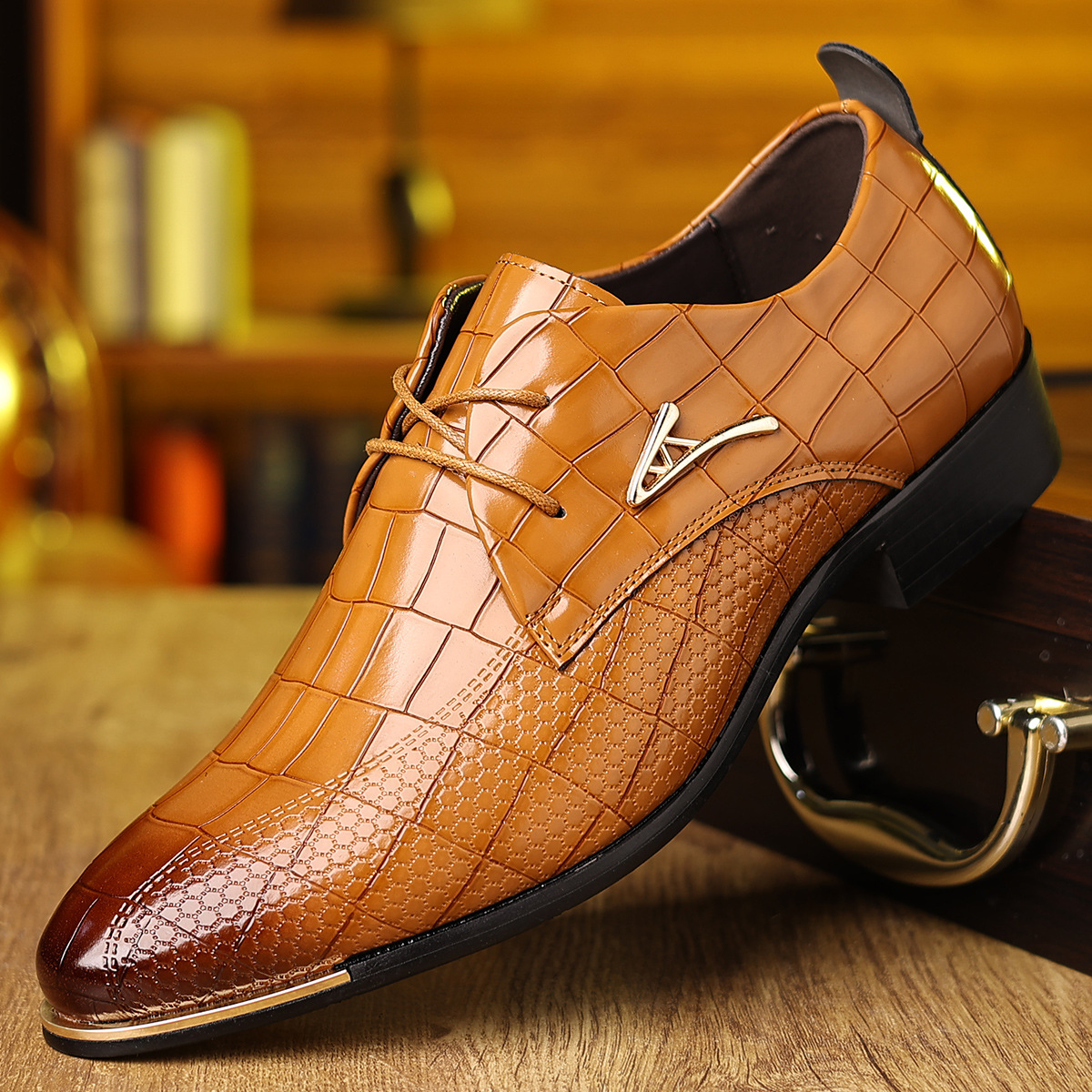 Crocodile Pattern Embossed Men's Business Leather Shoes, Pointed Toe, Lace-Up, Glossy