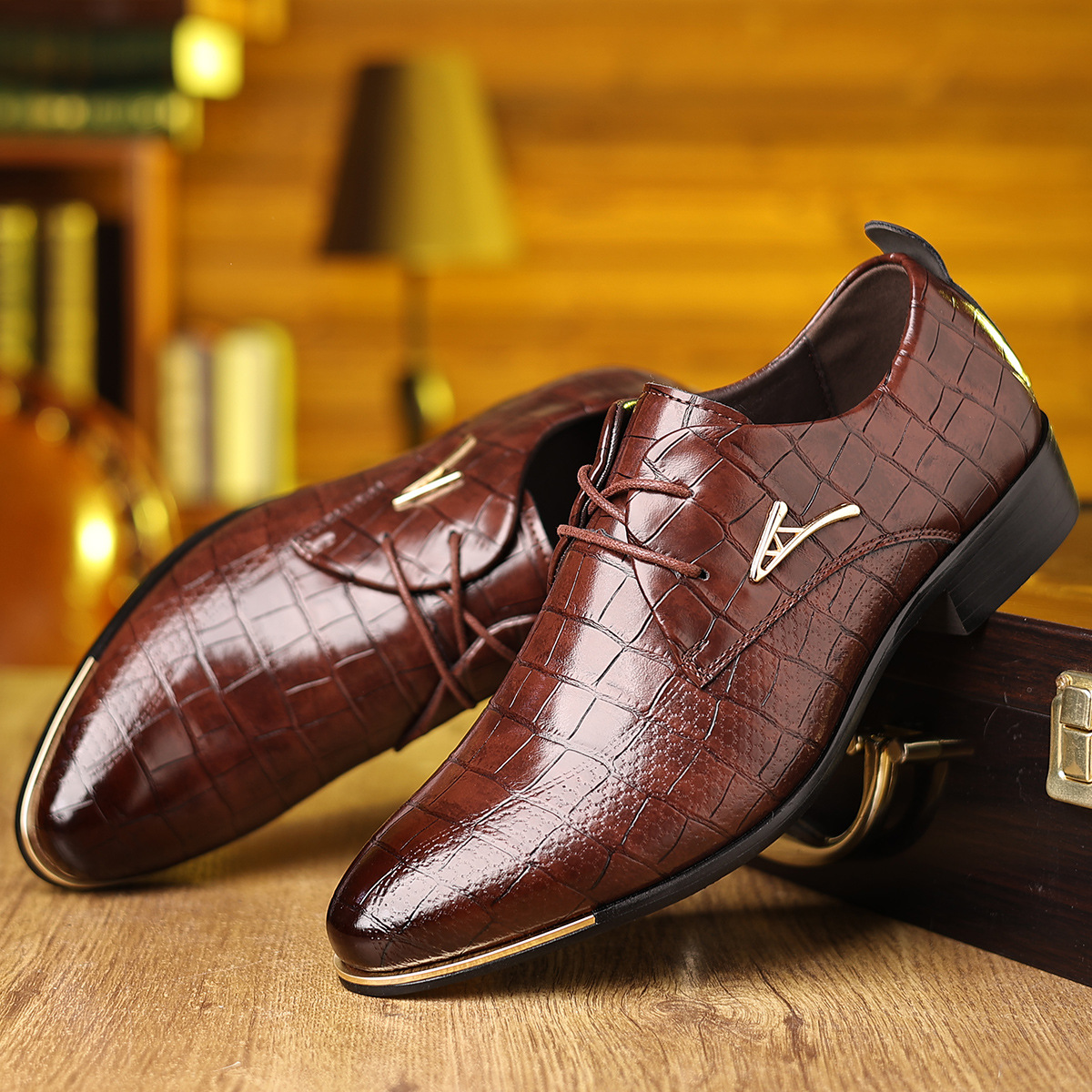 Crocodile Pattern Embossed Men's Business Leather Shoes, Pointed Toe, Lace-Up, Glossy