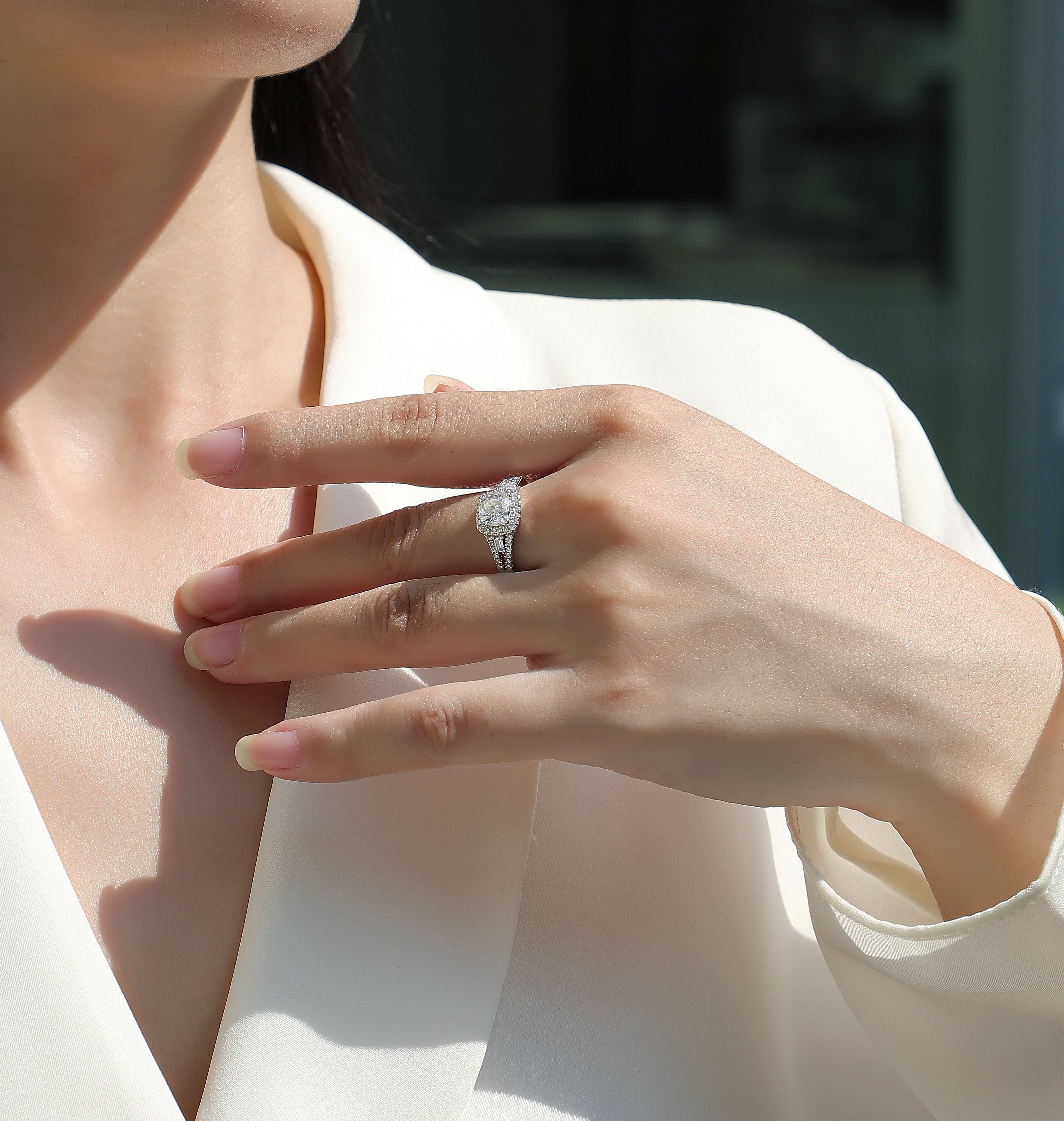 Giorno per giorno: un set di fedi nuziali con argento Moissanite di alta qualità e placcato platino