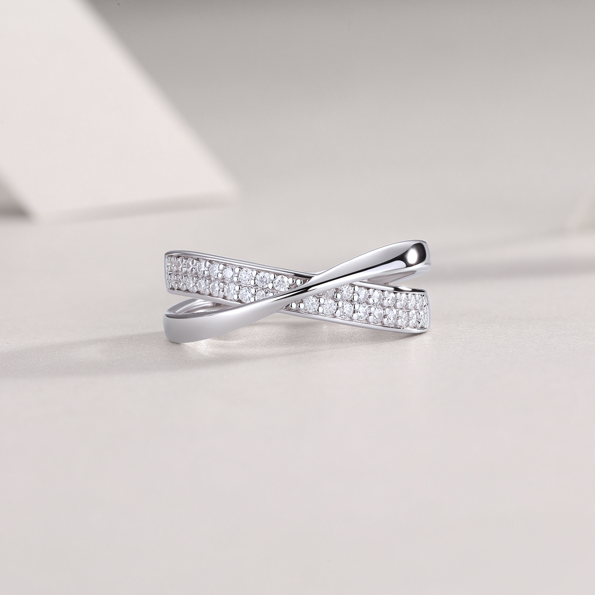 Dexterous Encircle - Set With Top-quality Moissanite Silver And Platinum-plated Diamond