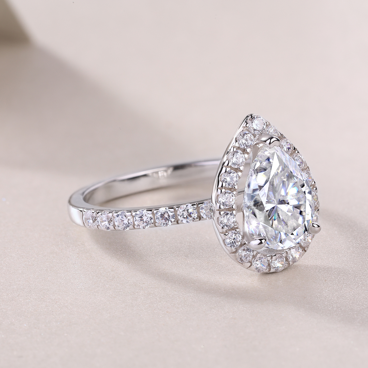 Electric Shock - A Wedding Ring Set With Top-quality Moissanite Silver And Platinum-plated