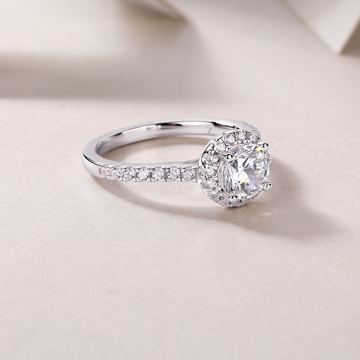 Embrace Your Lover - A Wedding Ring Set With 1-carat Top-quality Moissanite Silver And
