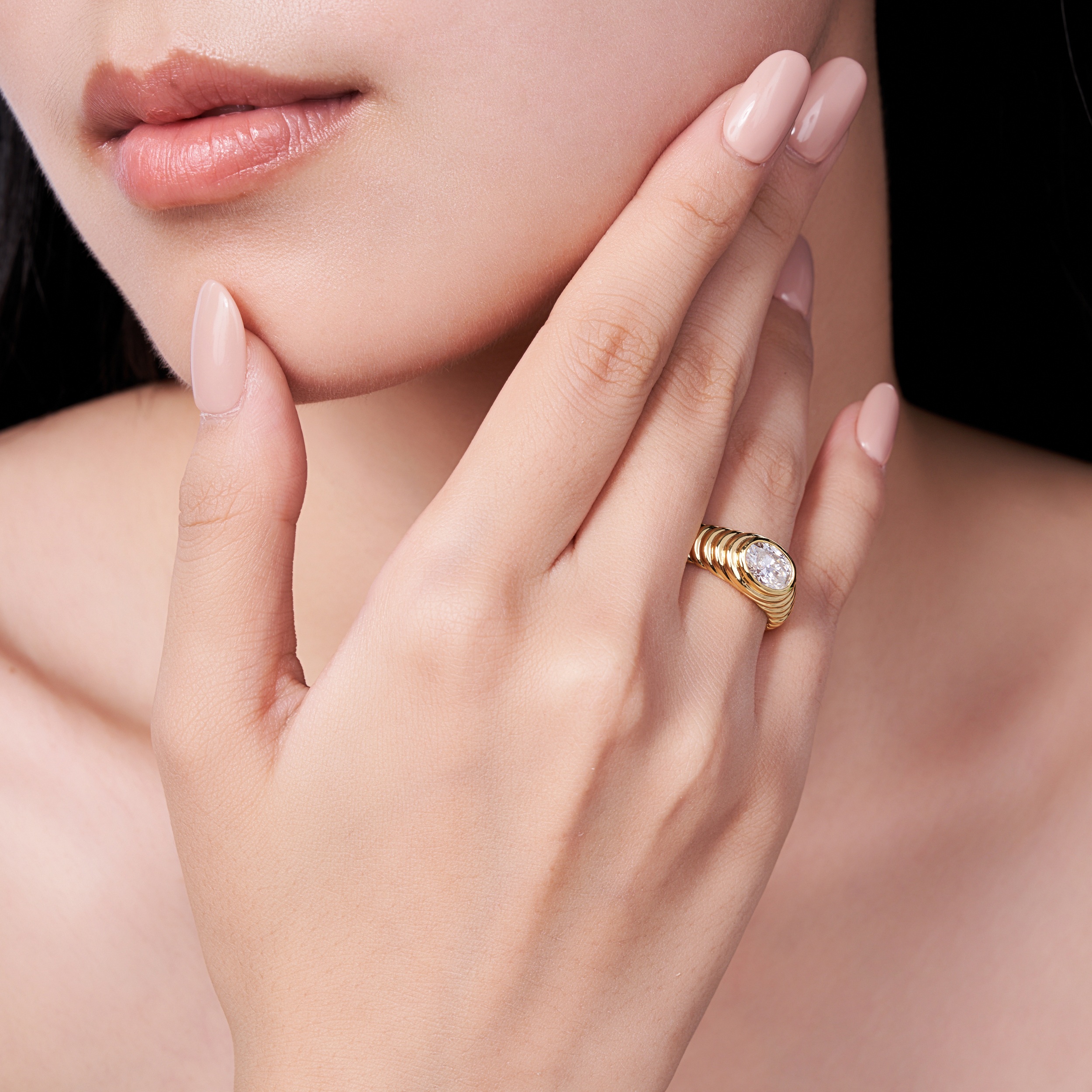 Engraved With Top-quality Moissanite, This Luxurious And Fashionable Minimalist Jewelry