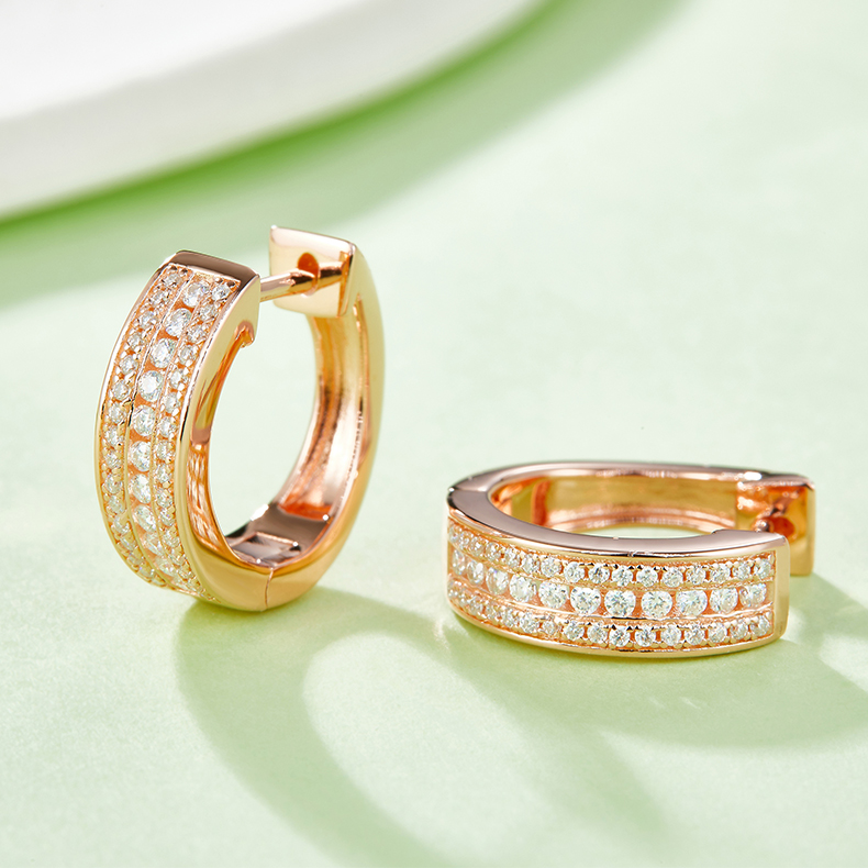 Engraved With Top-quality Moissanite, This Luxurious And Fashionable Minimalist Jewelry