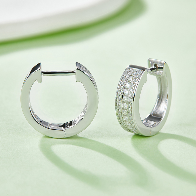 Engraved With Top-quality Moissanite, This Luxurious And Fashionable Minimalist Jewelry