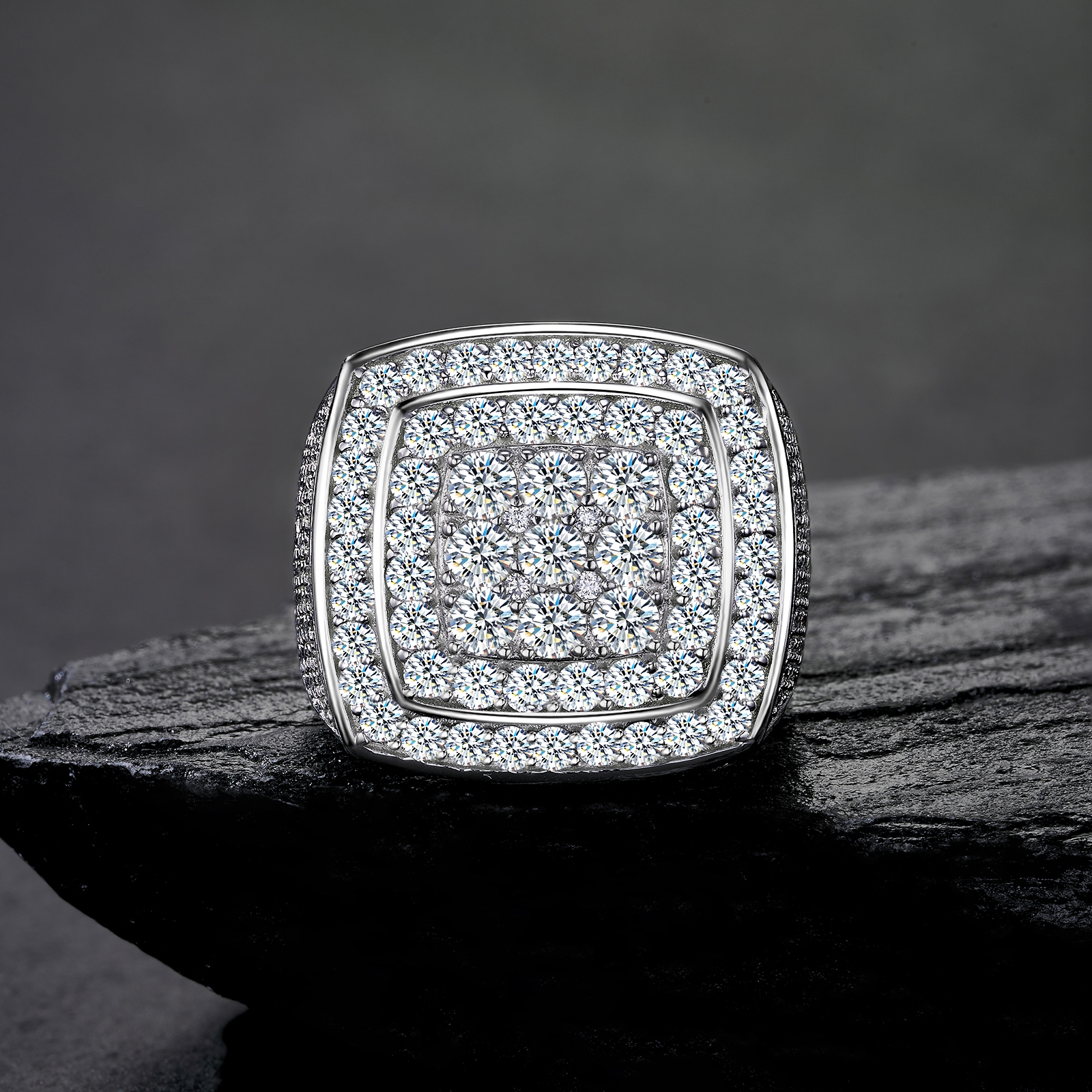 Engraved With Top-quality Moissanite, This Luxurious And Fashionable Minimalist Jewelry