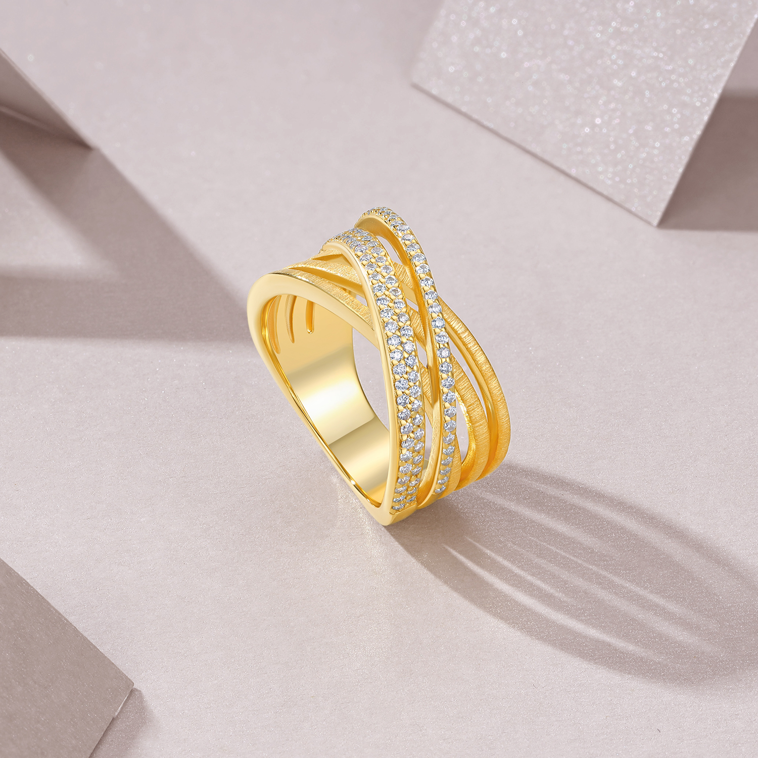 Engraved With Top-quality Moissanite, This Luxurious And Fashionable Minimalist Jewelry