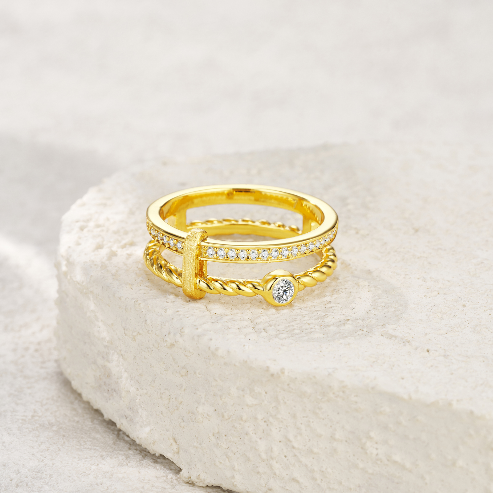 Engraved With Top-quality Moissanite, This Luxurious And Fashionable Minimalist Jewelry