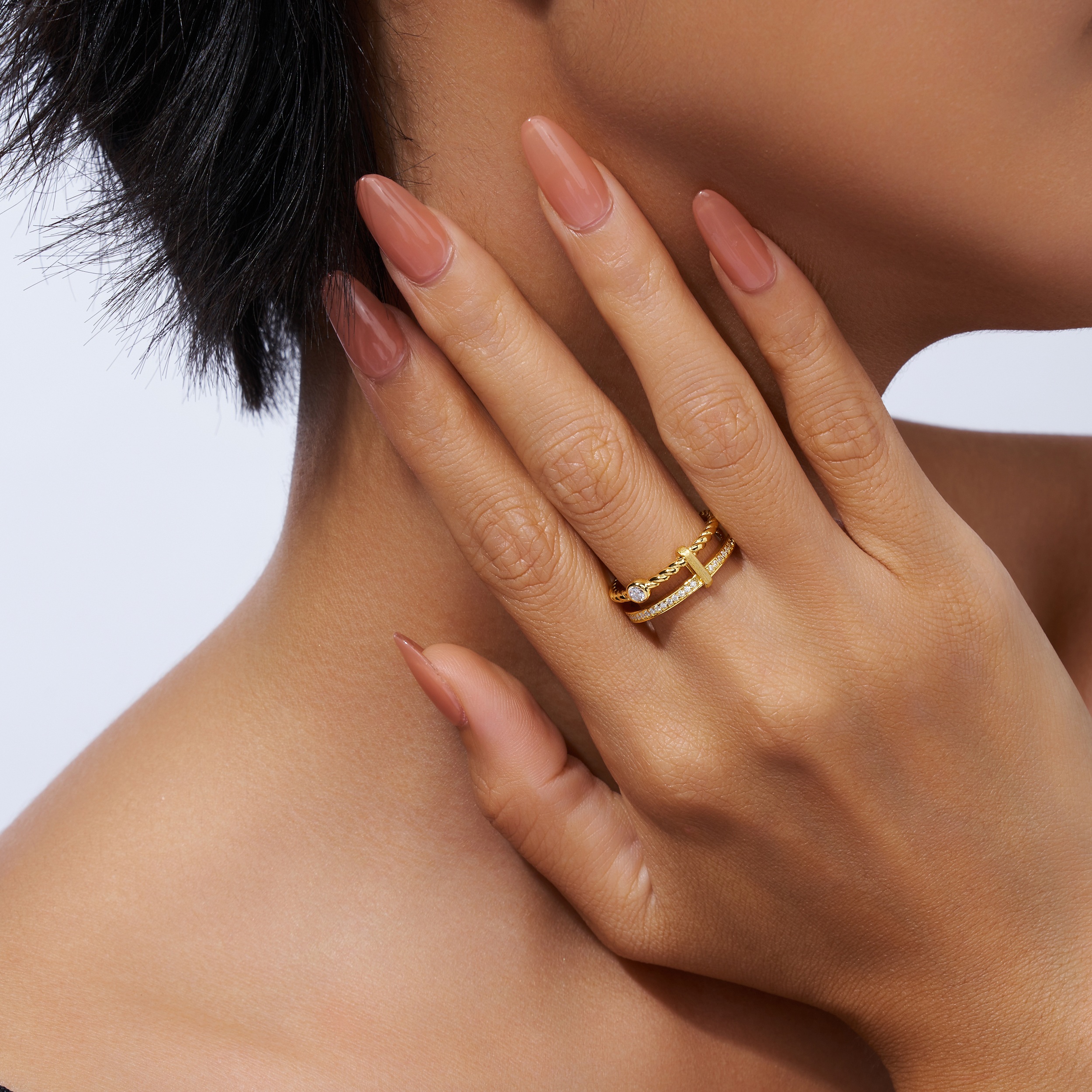 Engraved With Top-quality Moissanite, This Luxurious And Fashionable Minimalist Jewelry