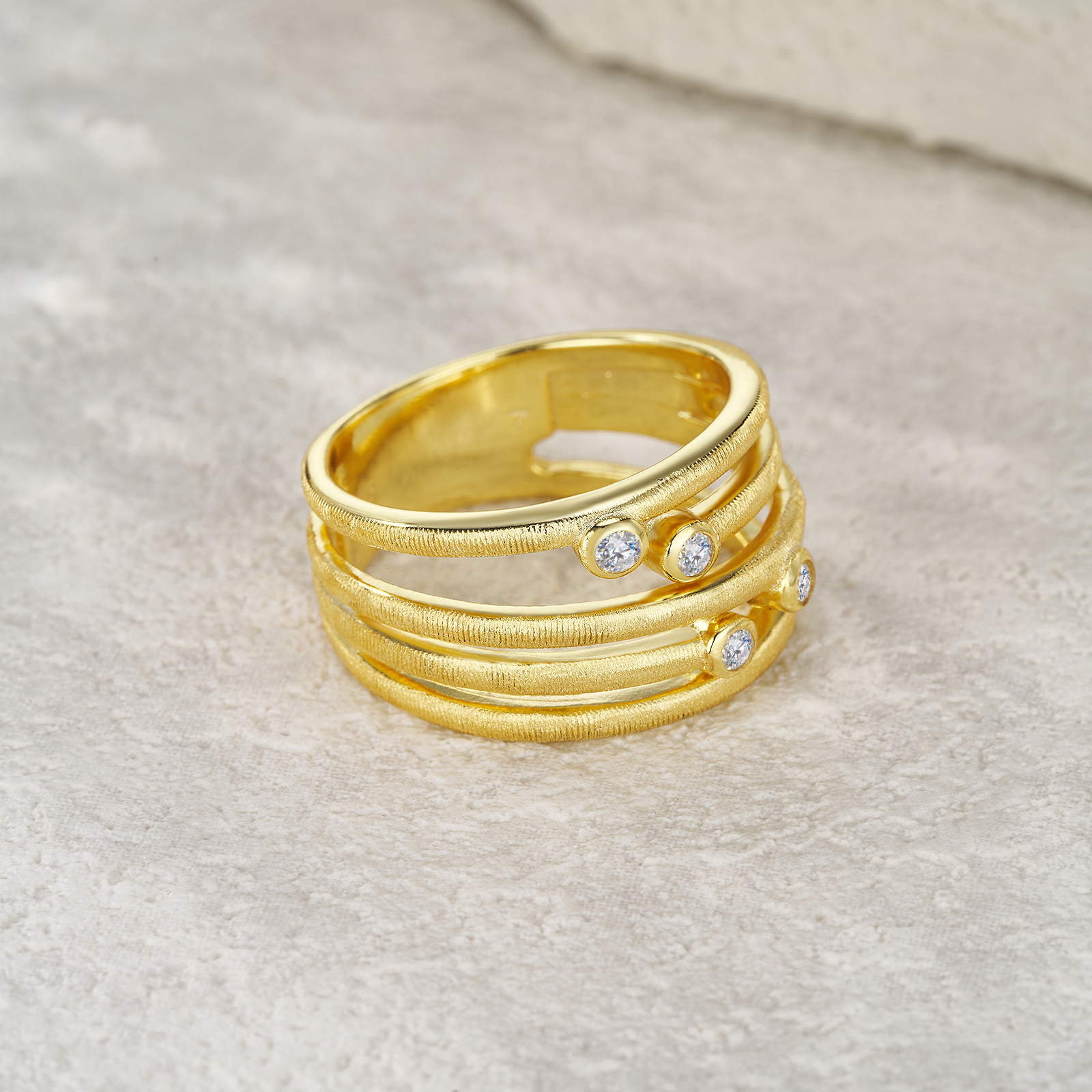 Engraved With Top-quality Moissanite, This Luxurious And Fashionable Minimalist Jewelry