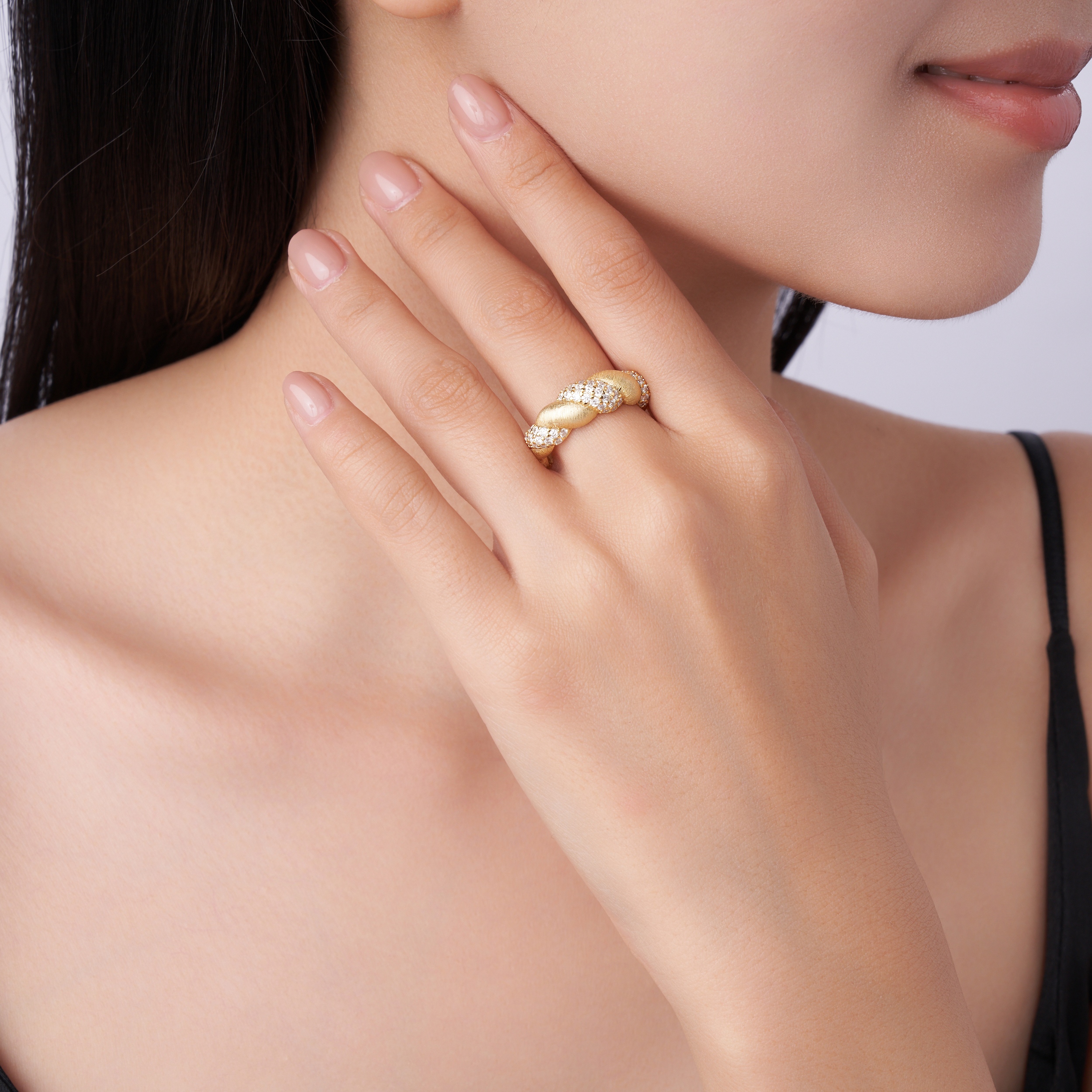 Engraved With Top-quality Moissanite, This Luxurious And Fashionable Minimalist Jewelry