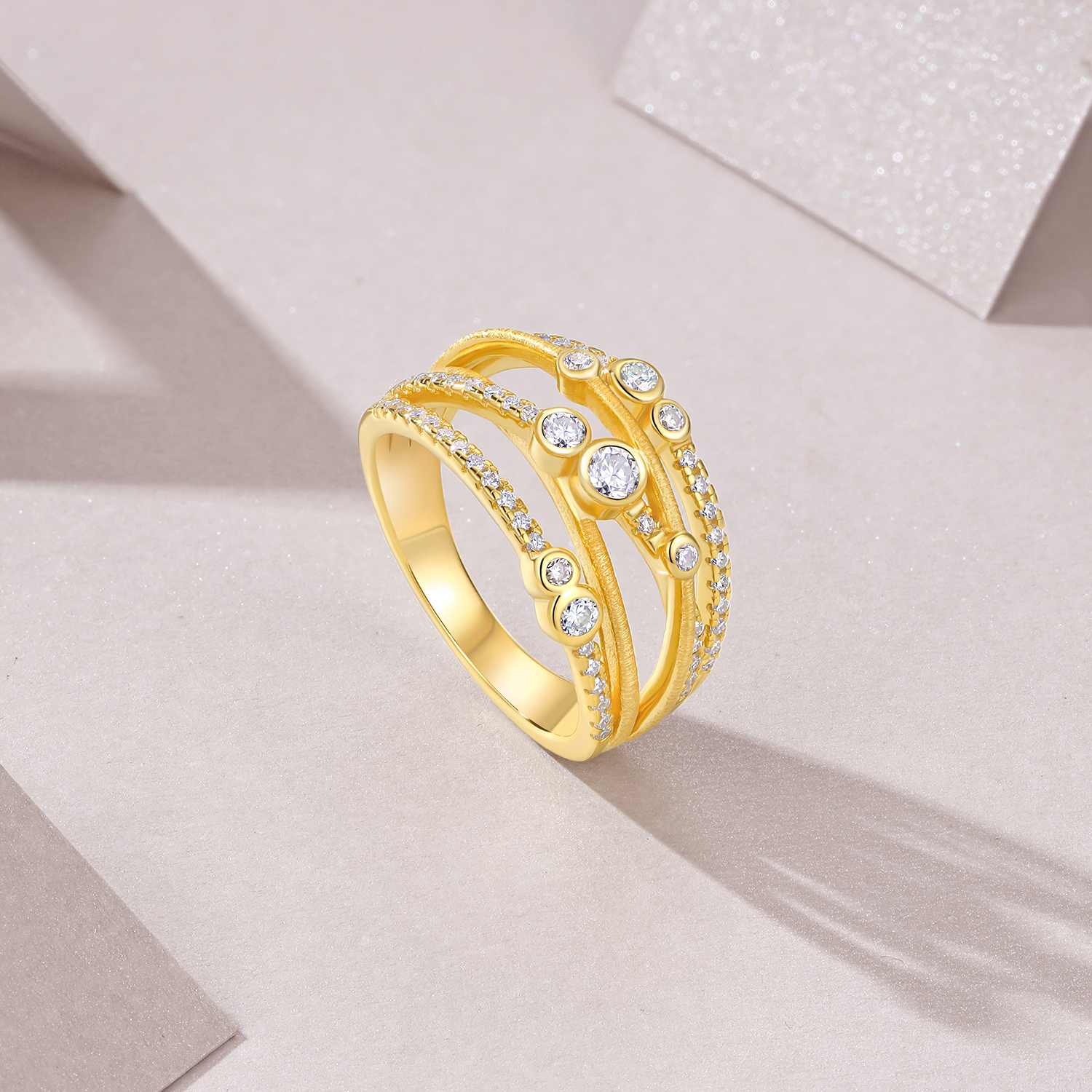 Engraved With Top-quality Moissanite, This Luxurious And Fashionable Minimalist Jewelry