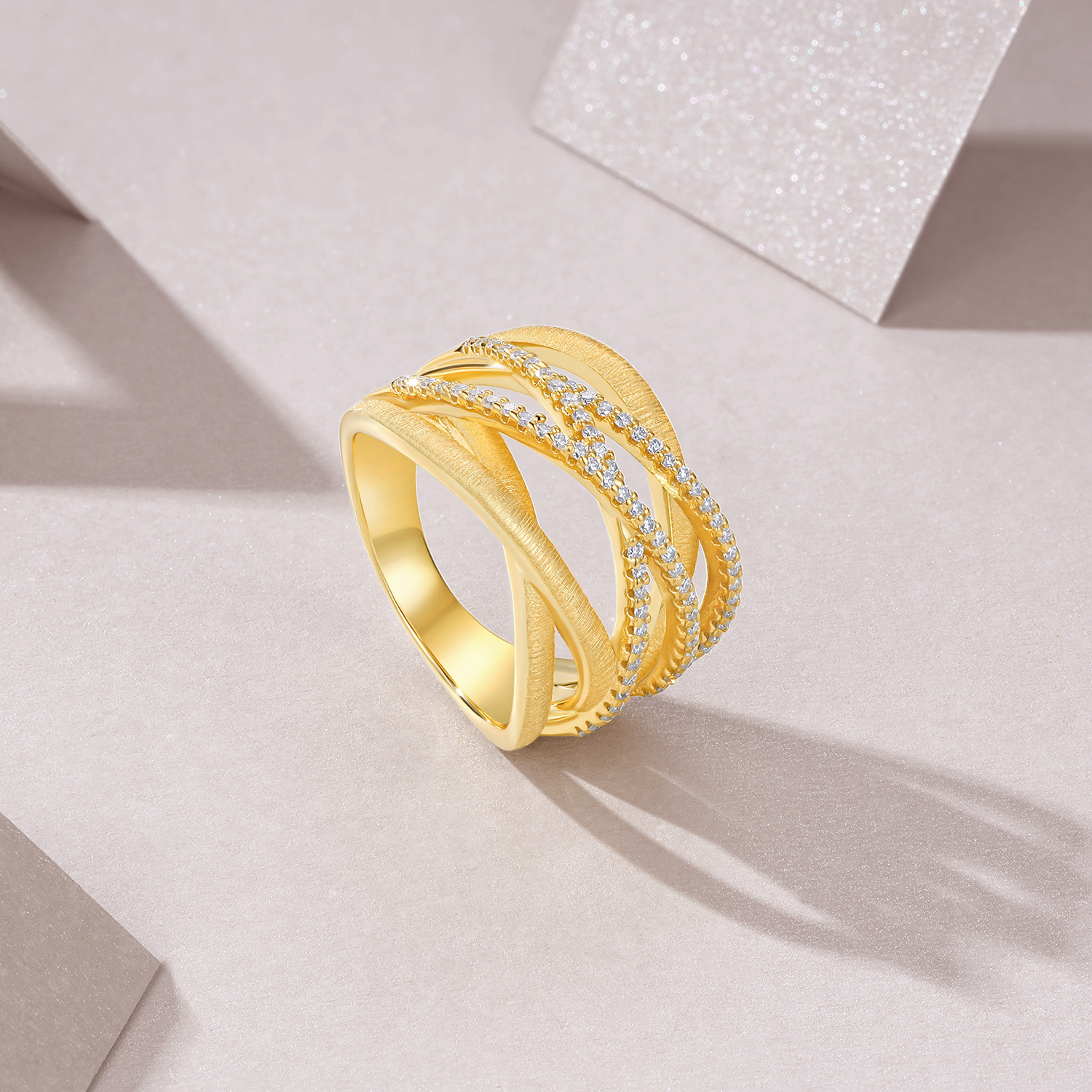 Engraved With Top-quality Moissanite, This Luxurious And Fashionable Minimalist Jewelry