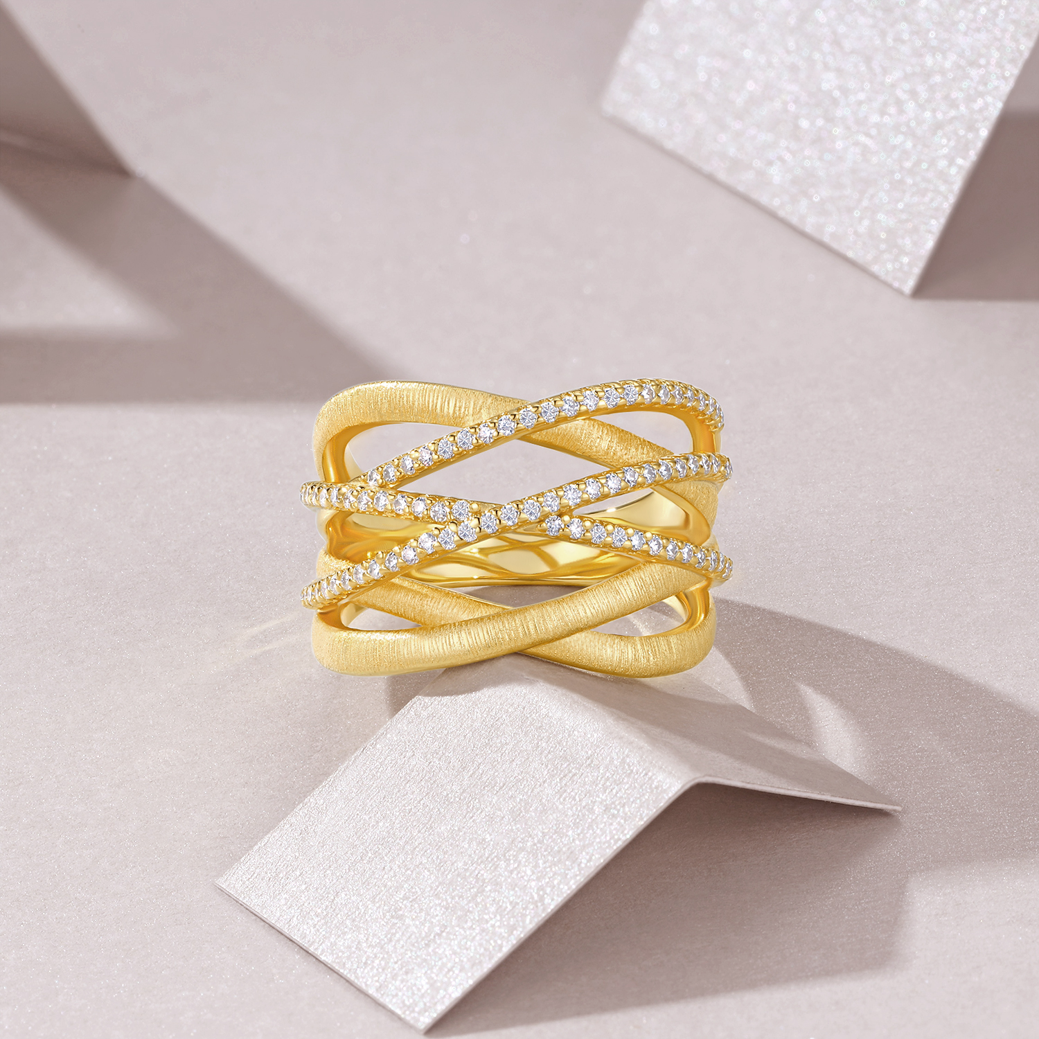 Engraved With Top-quality Moissanite, This Luxurious And Fashionable Minimalist Jewelry