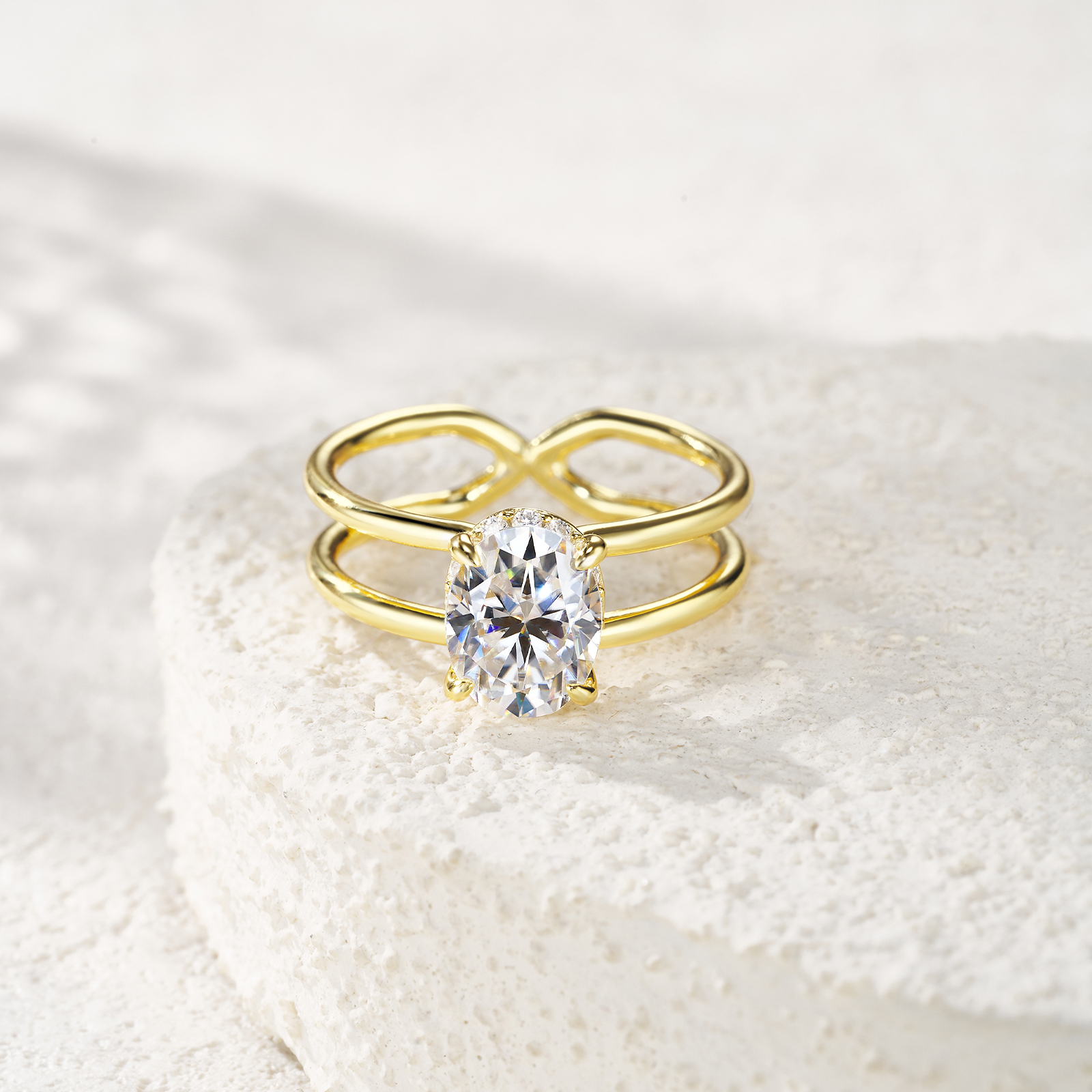 Engraved With Top-quality Moissanite, This Luxurious And Fashionable Minimalist Jewelry