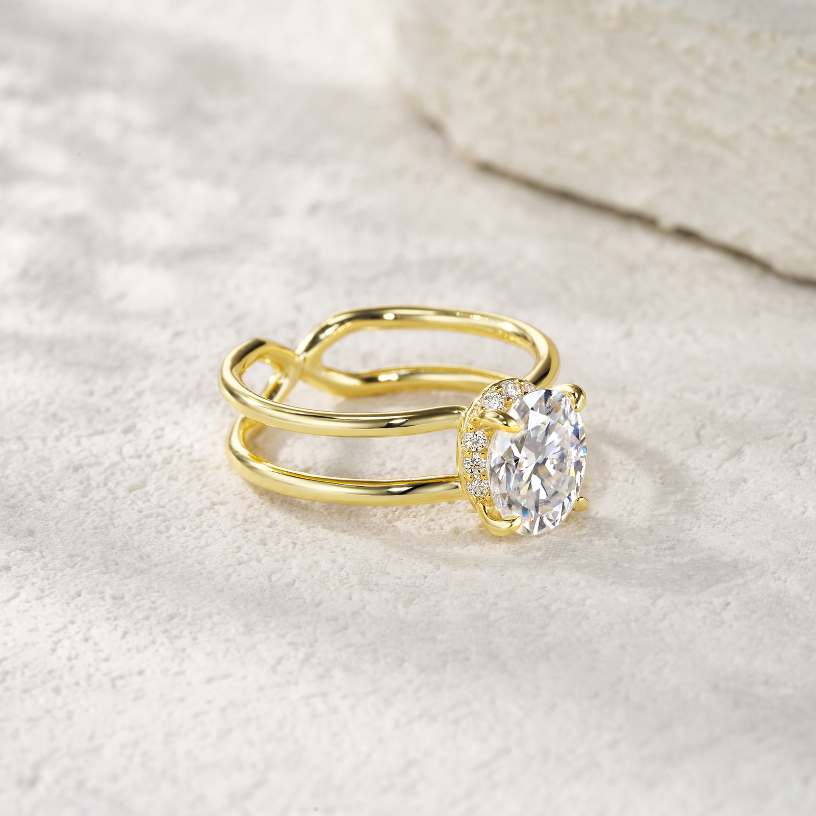 Engraved With Top-quality Moissanite, This Luxurious And Fashionable Minimalist Jewelry