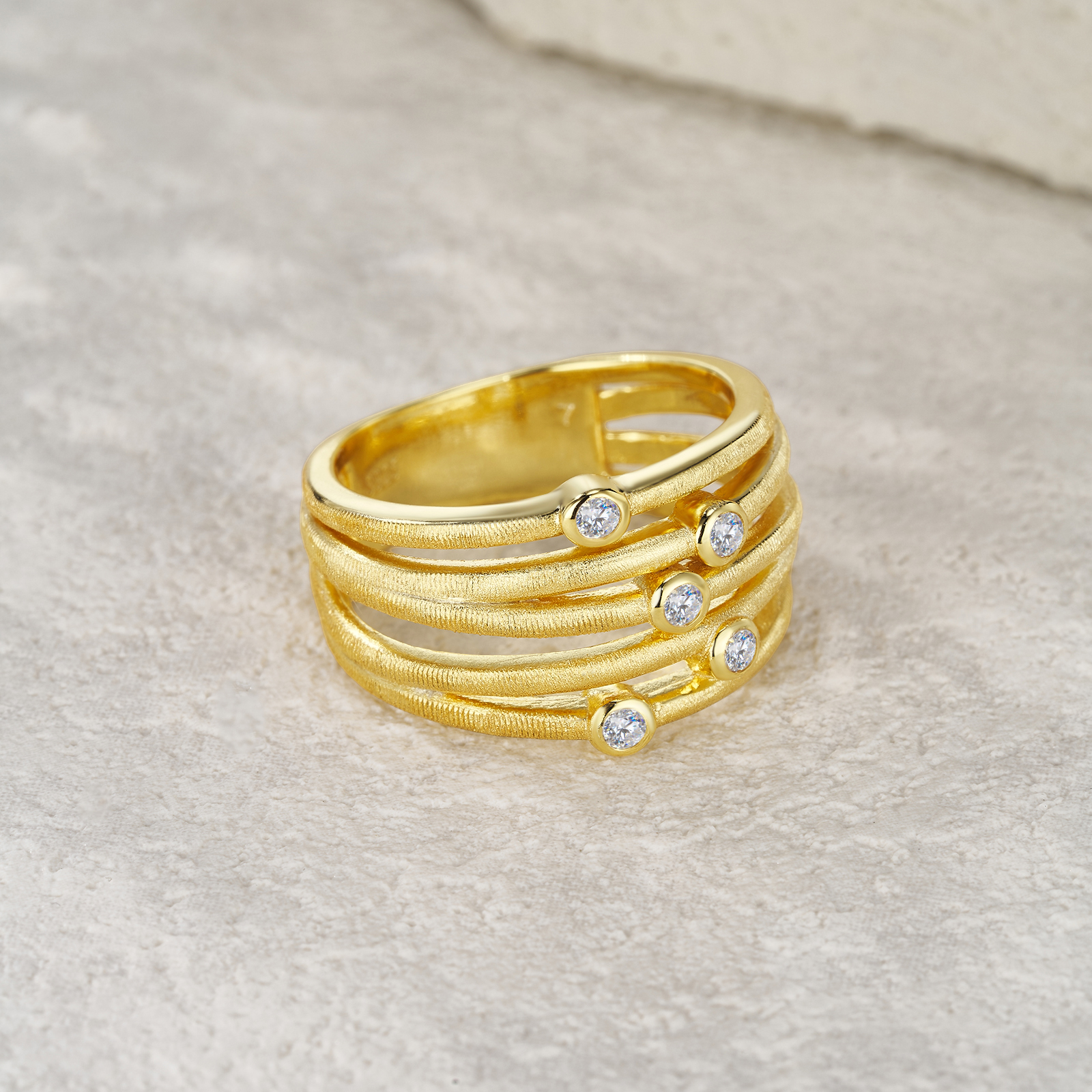 Engraved With Top-quality Moissanite, This Luxurious And Fashionable Minimalist Jewelry