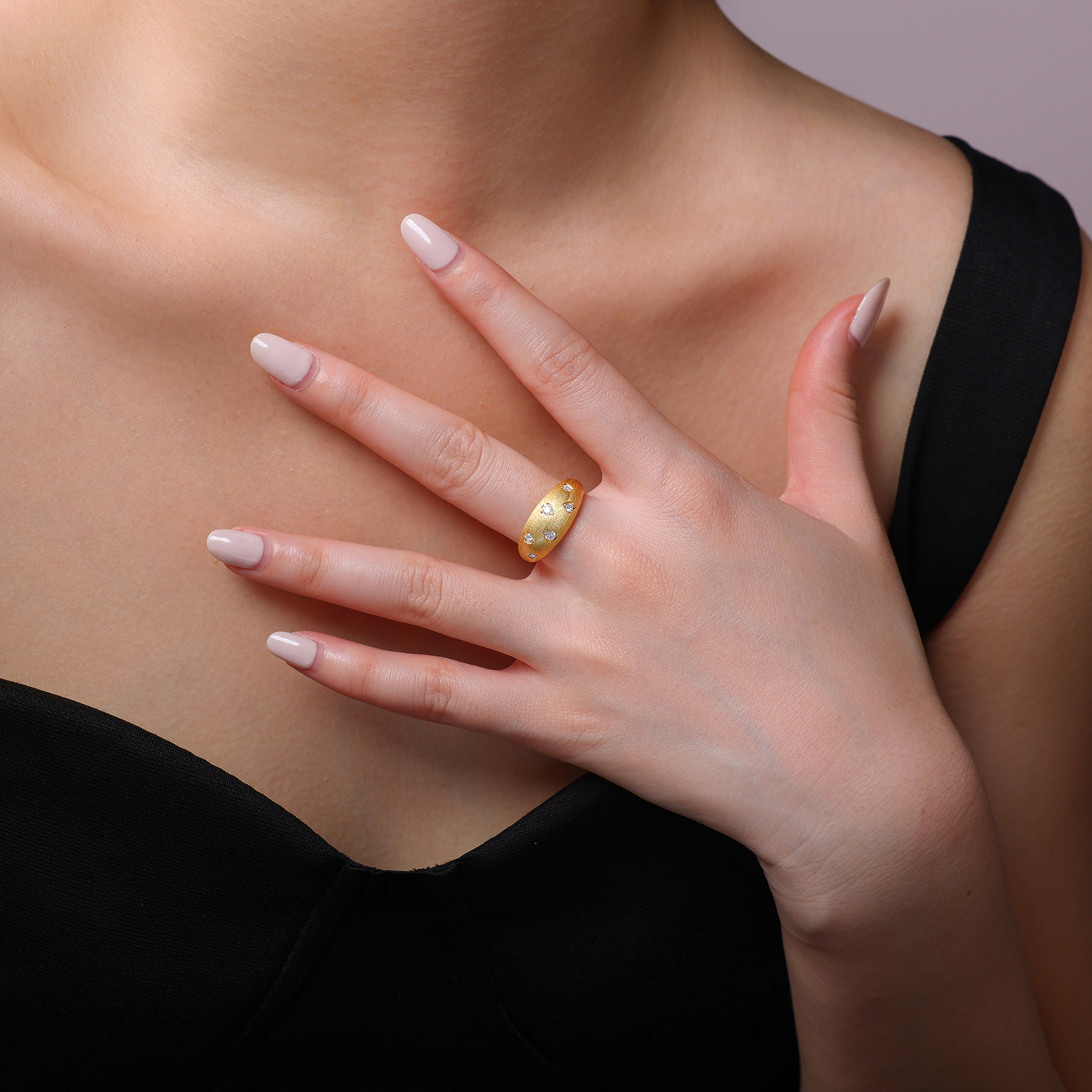 Engraved With Top-quality Moissanite, This Luxurious And Fashionable Minimalist Jewelry