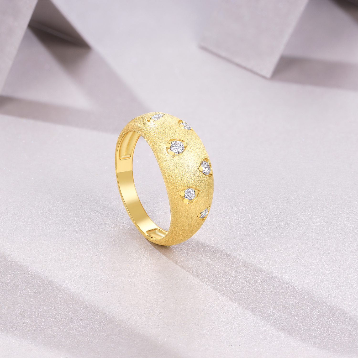 Engraved With Top-quality Moissanite, This Luxurious And Fashionable Minimalist Jewelry
