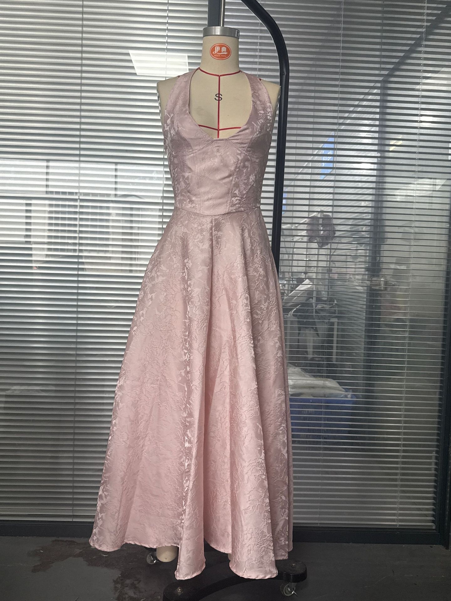 European And American V Neck Halter Jacquard Dress, High End Evening Gown, Spring And