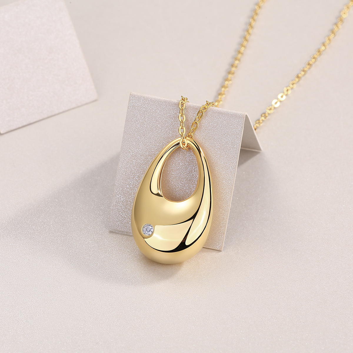 Evening Love - A Fashionable And Trendy Necklace Pendant Set With Top-quality Moissanite