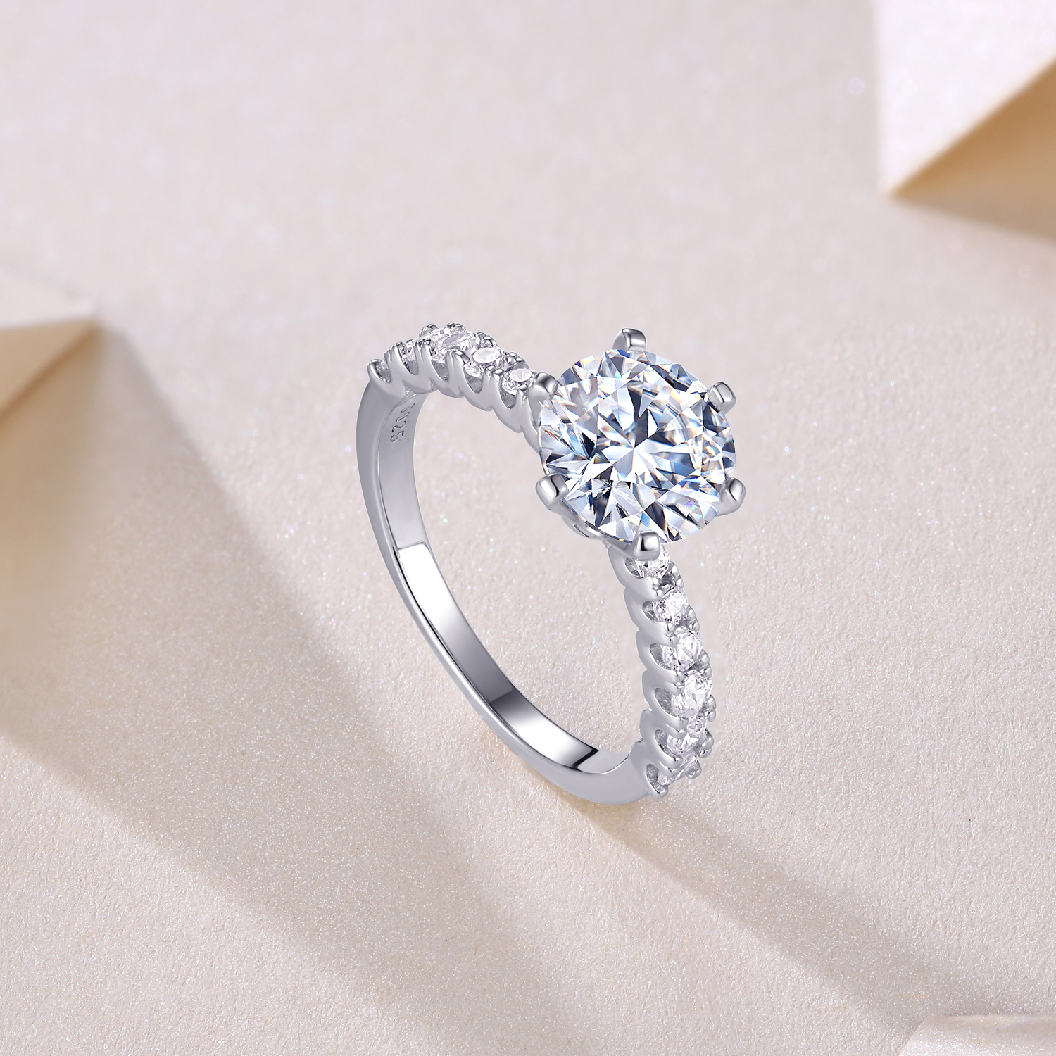 Segen der Göttin – Ein Ehering-Set mit 2 Karat hochwertigem Moissanit-Silber und