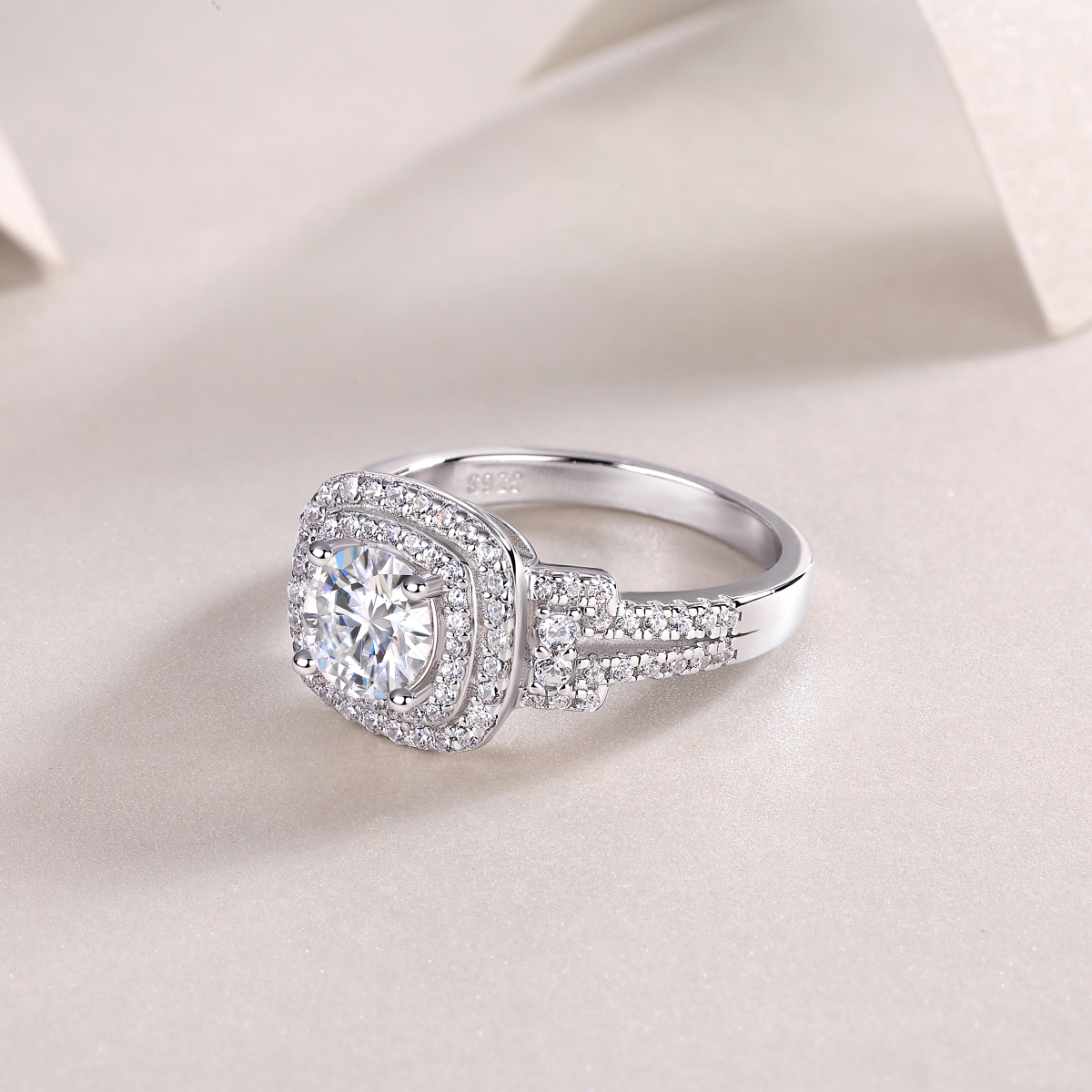 Golden Sunset - A Wedding Ring Set With 1-carat Top-quality Moissanite Silver And
