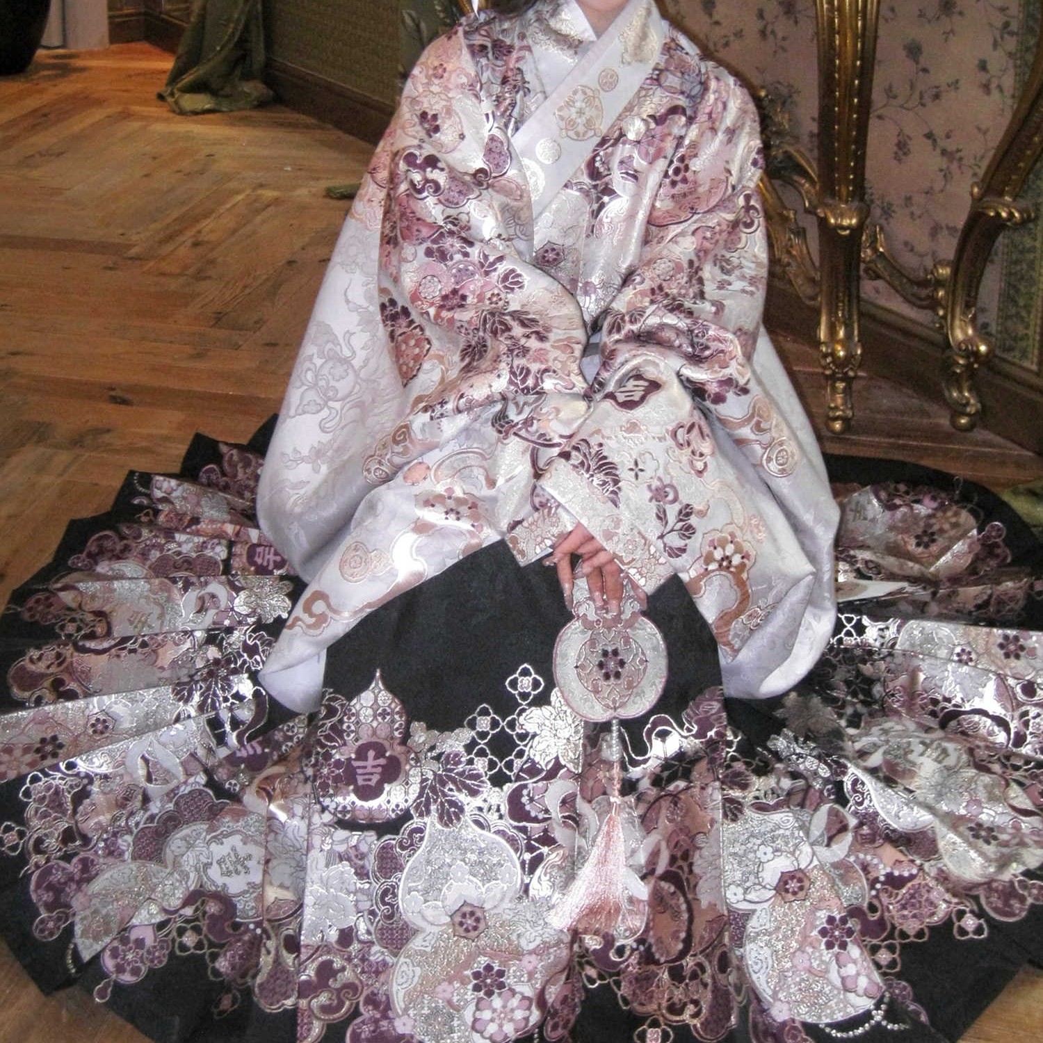 Gourd-embroidered Cross-collared Blouse And Horse-face Skirt