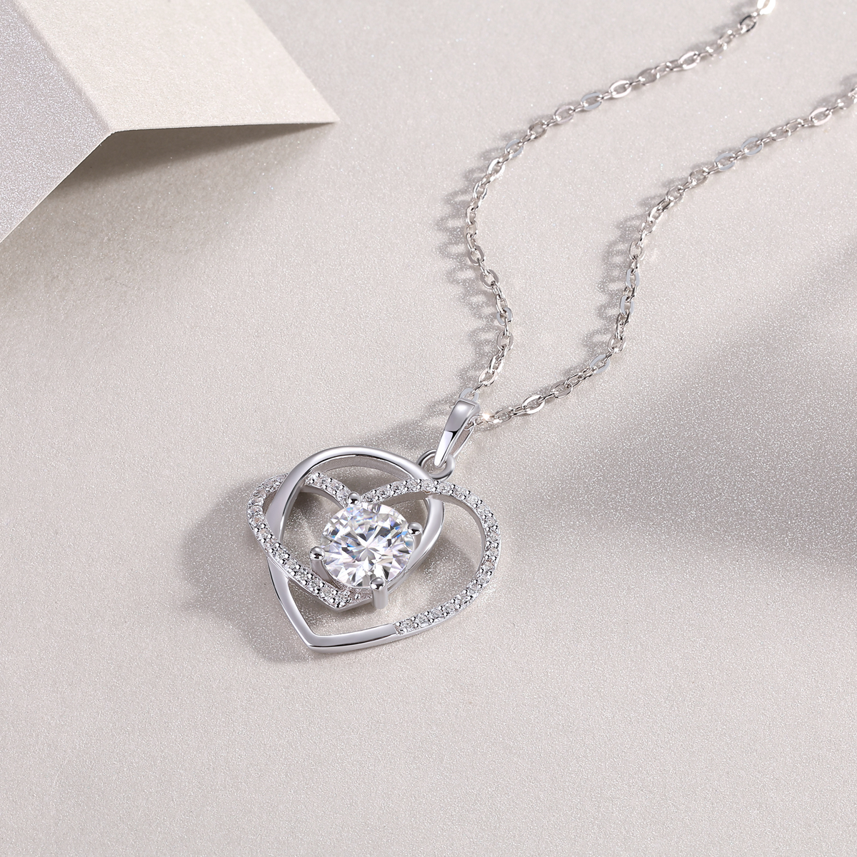 Heart To Heart - A Fashionable And Light Luxury Jewelry Pendant Necklace Set With