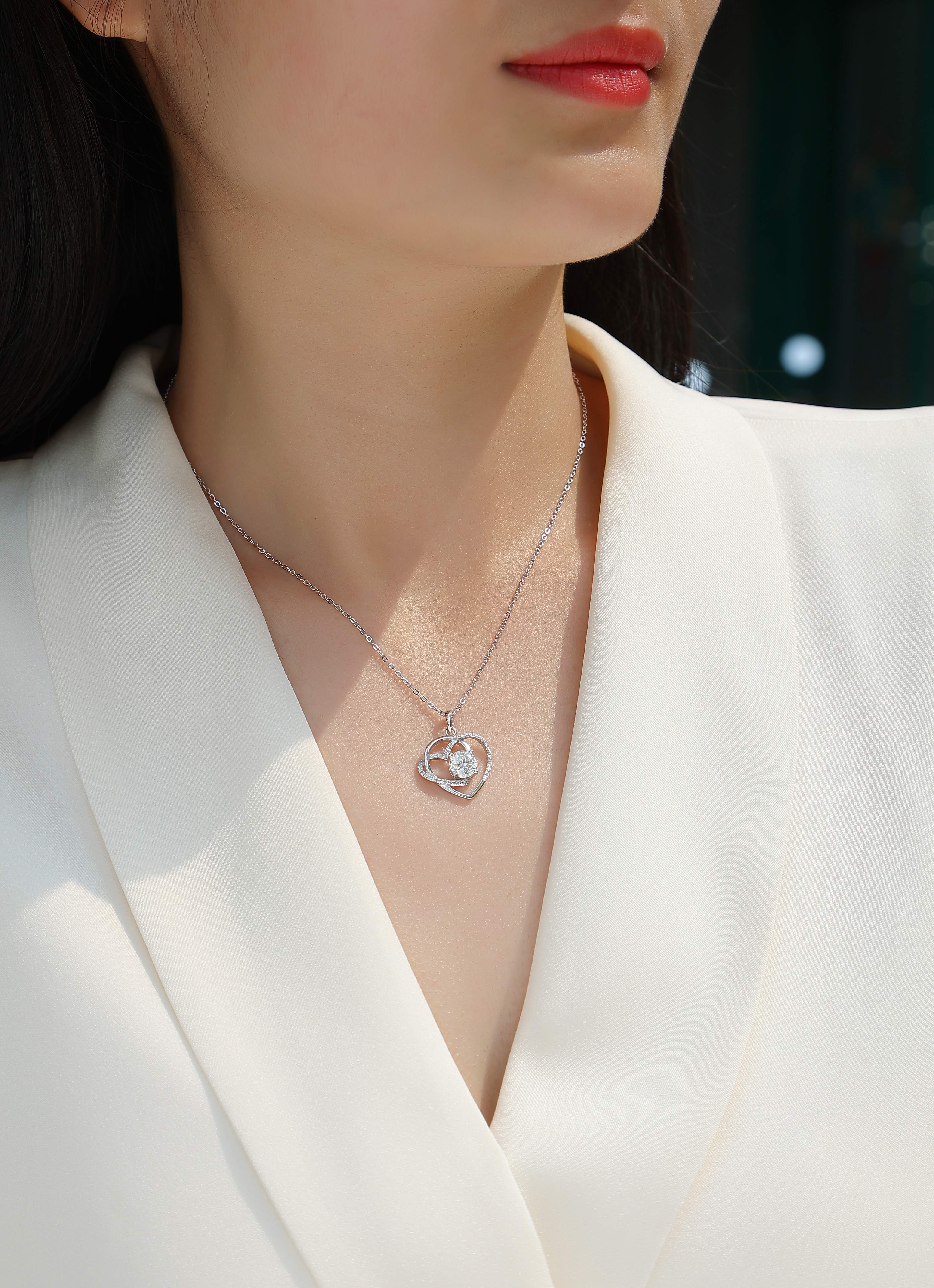 Heart To Heart - A Fashionable And Light Luxury Jewelry Pendant Necklace Set With
