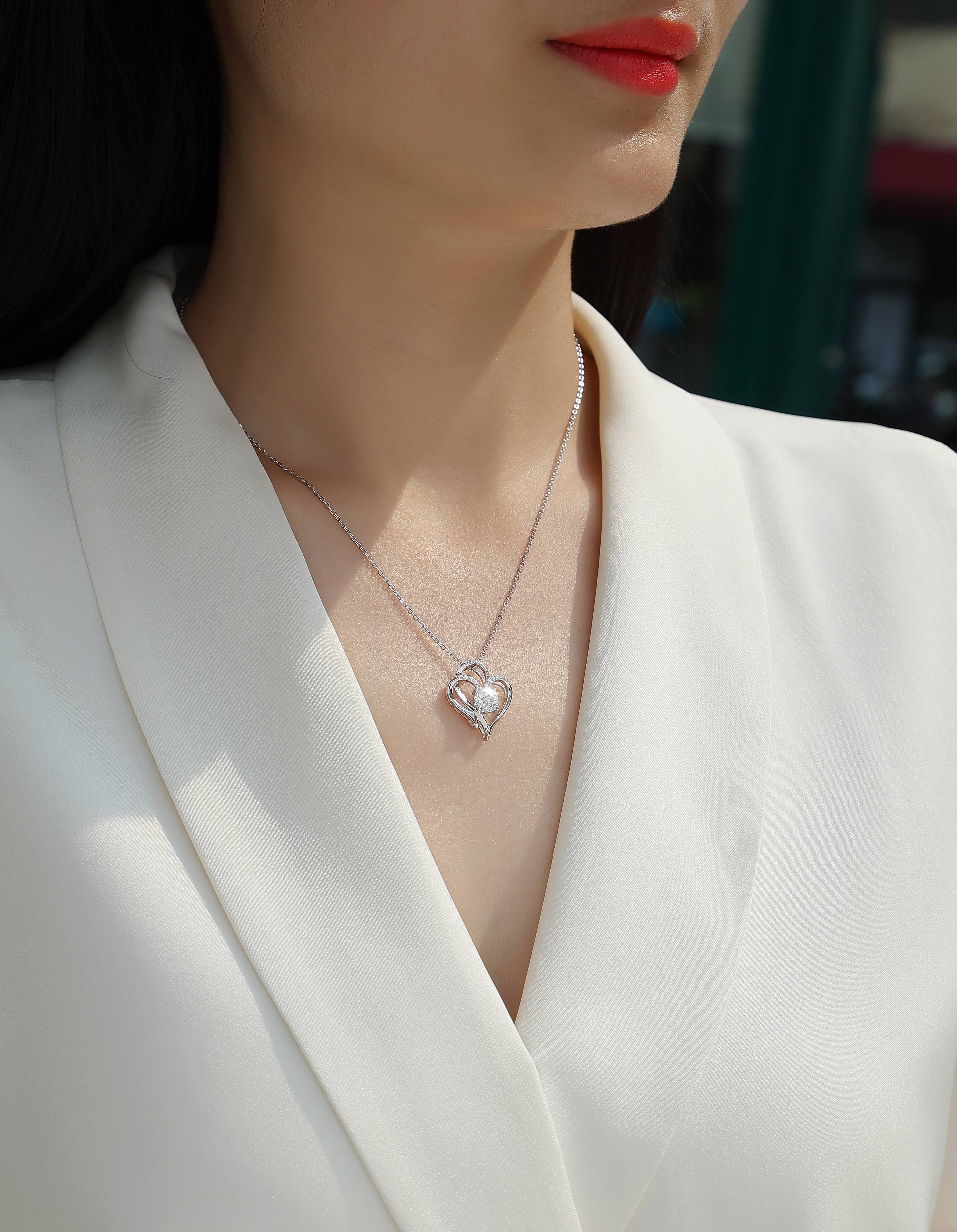 Heart To Heart - A Fashionable And Light Luxury Jewelry Pendant Necklace Set With