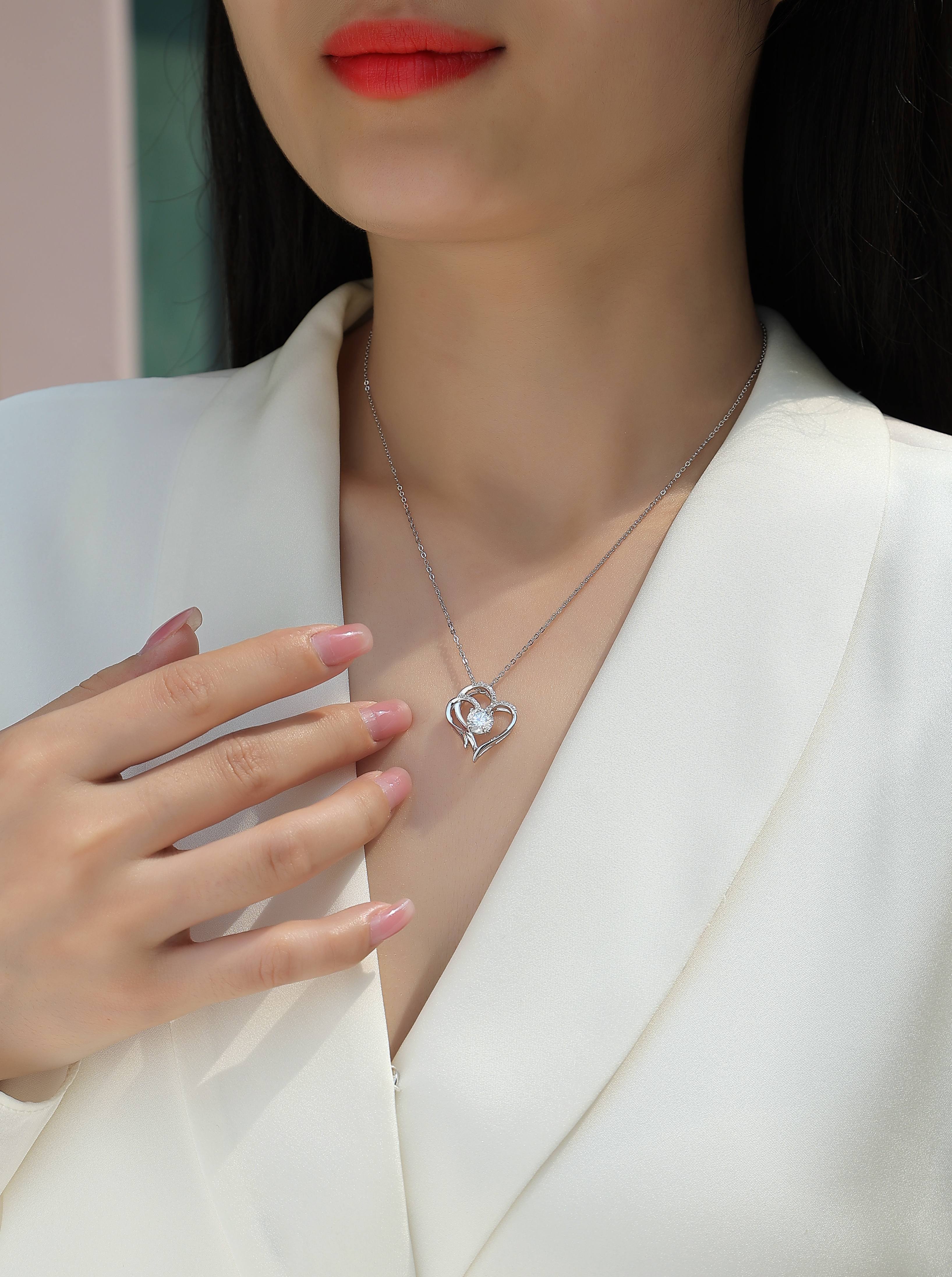 Heart To Heart - A Fashionable And Light Luxury Jewelry Pendant Necklace Set With