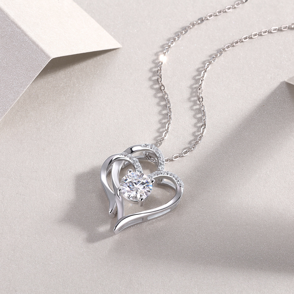 Heart To Heart - A Fashionable And Light Luxury Jewelry Pendant Necklace Set With