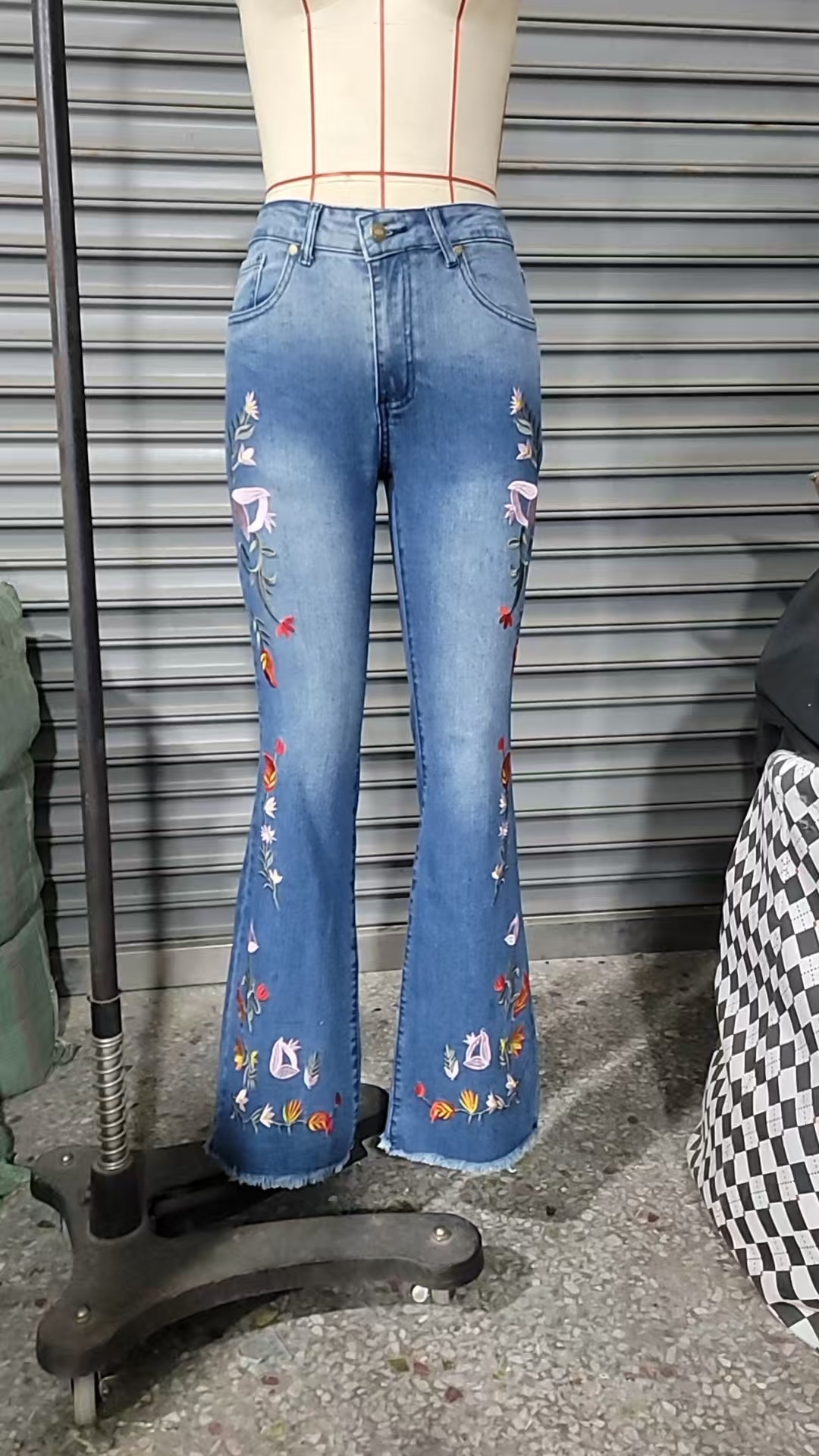 High-elasticity Embroidered Flared Jeans