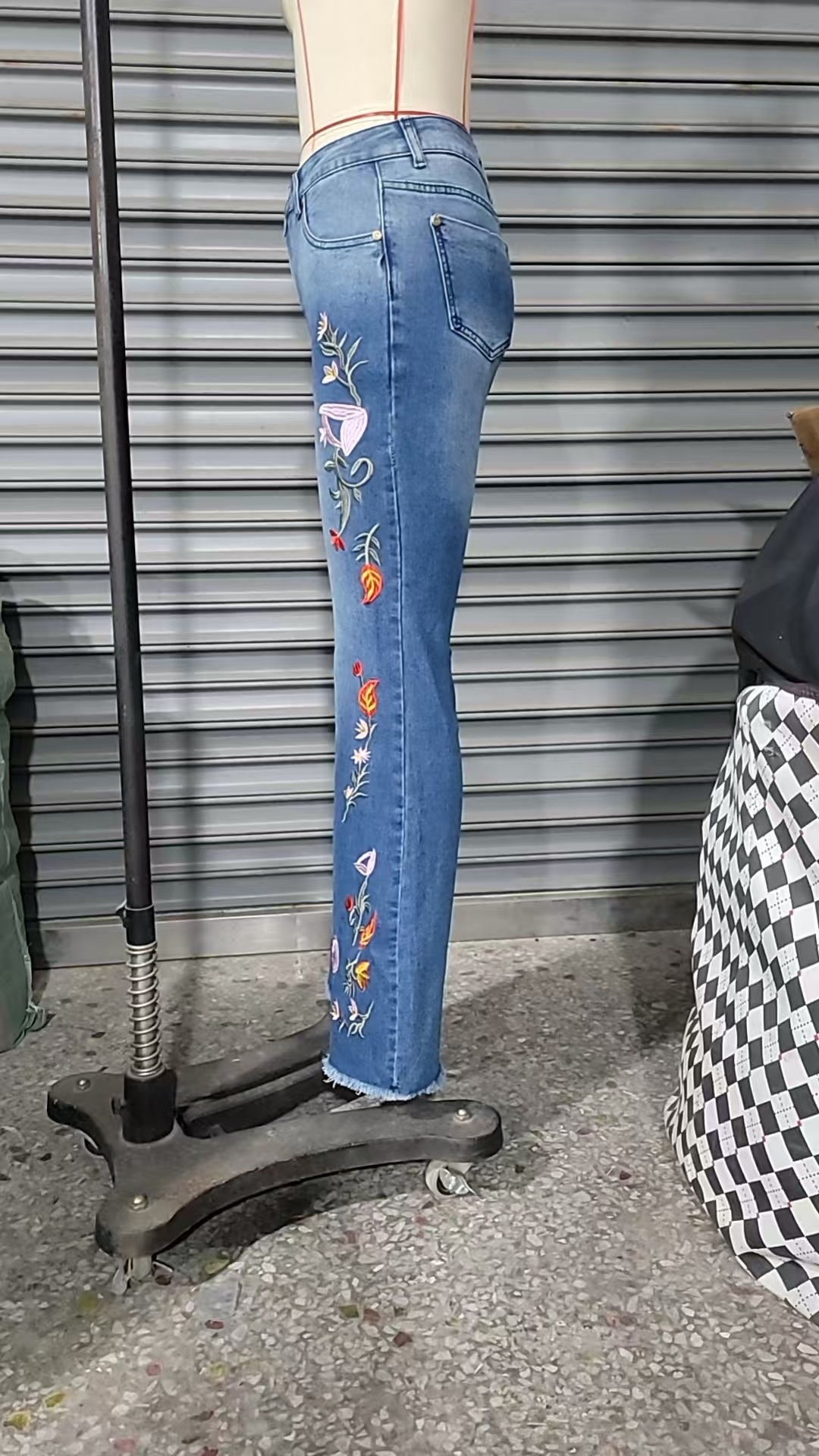 High-elasticity Embroidered Flared Jeans