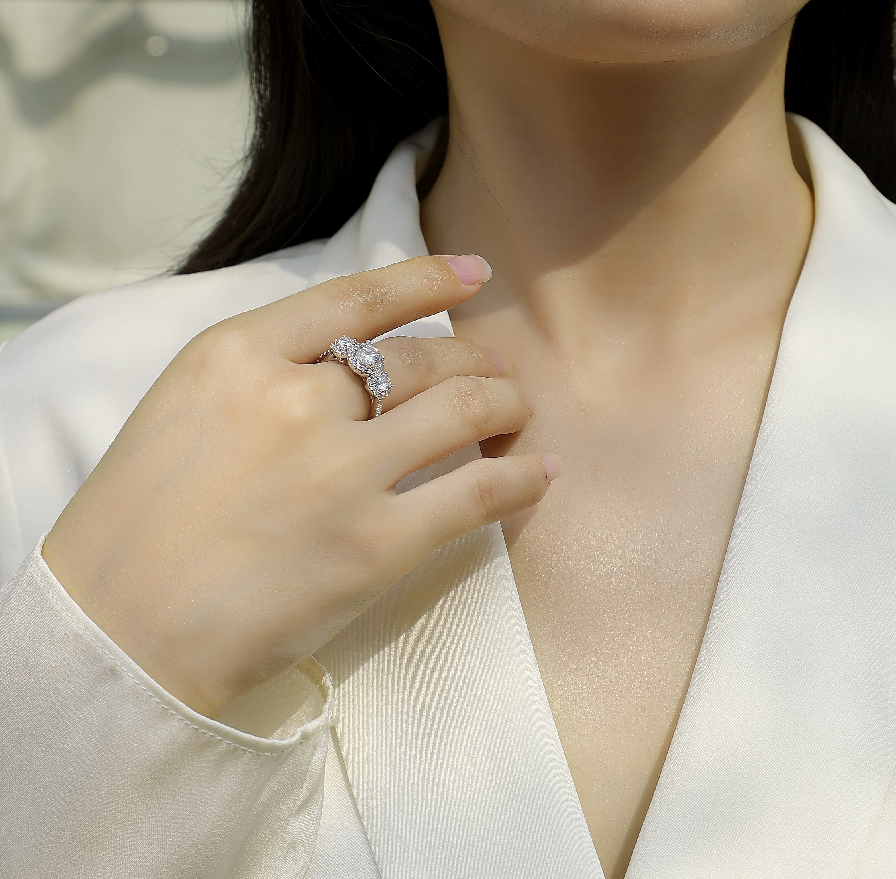 Human Warmth - A 1-carat Top-quality Moissanite Silver Diamond Wedding Ring With Gold