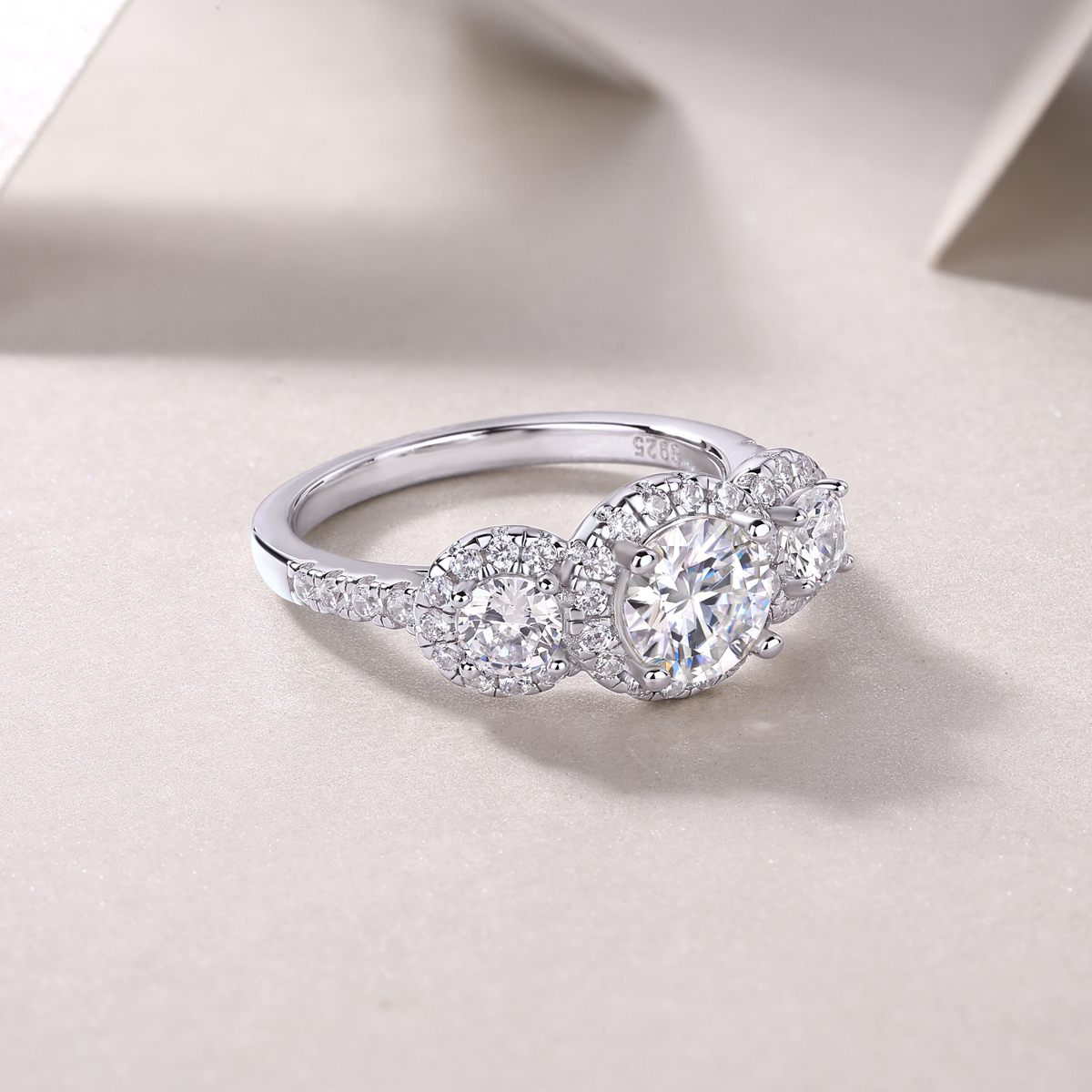 Human Warmth - A 1-carat Top-quality Moissanite Silver Diamond Wedding Ring With Gold