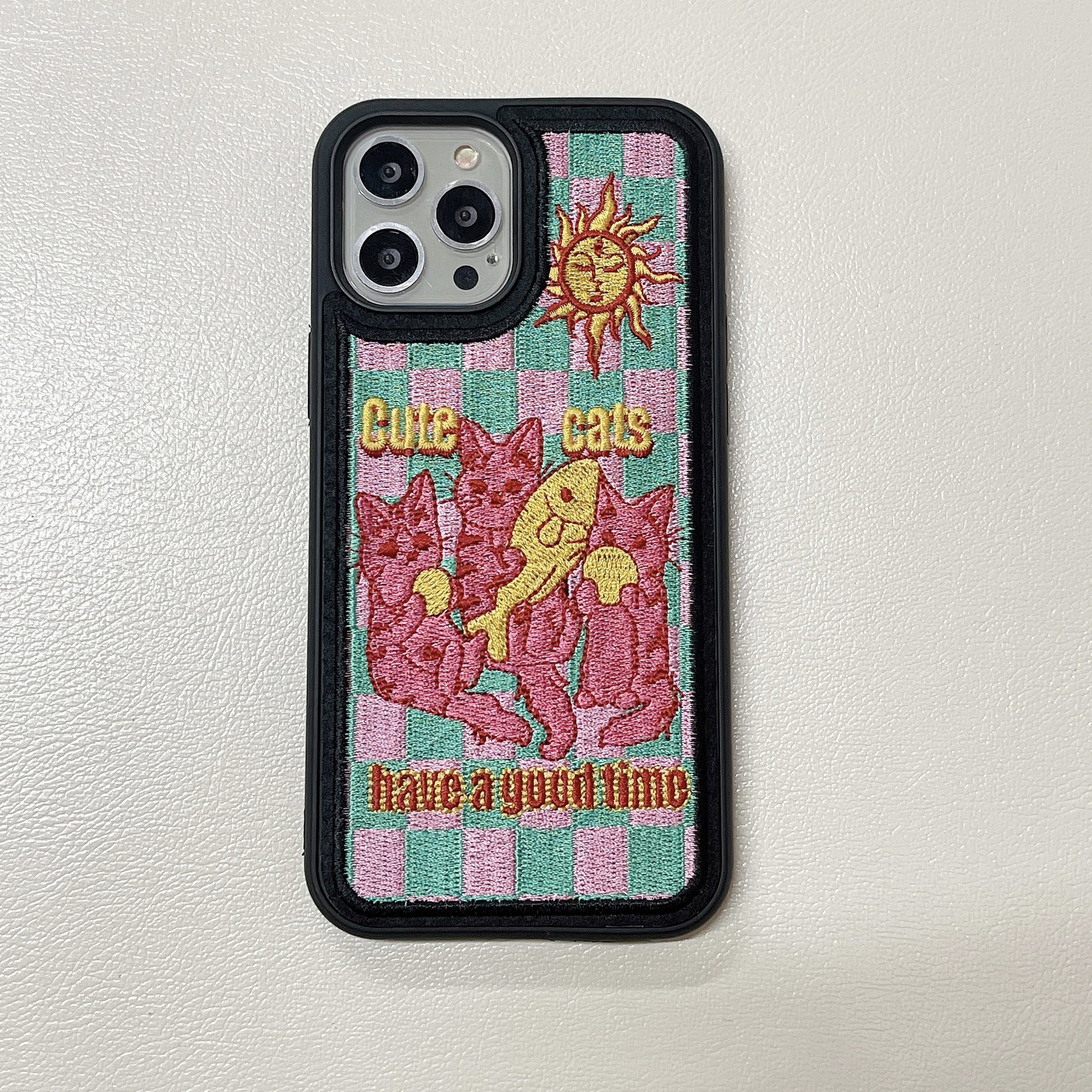 Innovation Of Heavy Industry Embroidery Cat Eating Fish Mobile Case