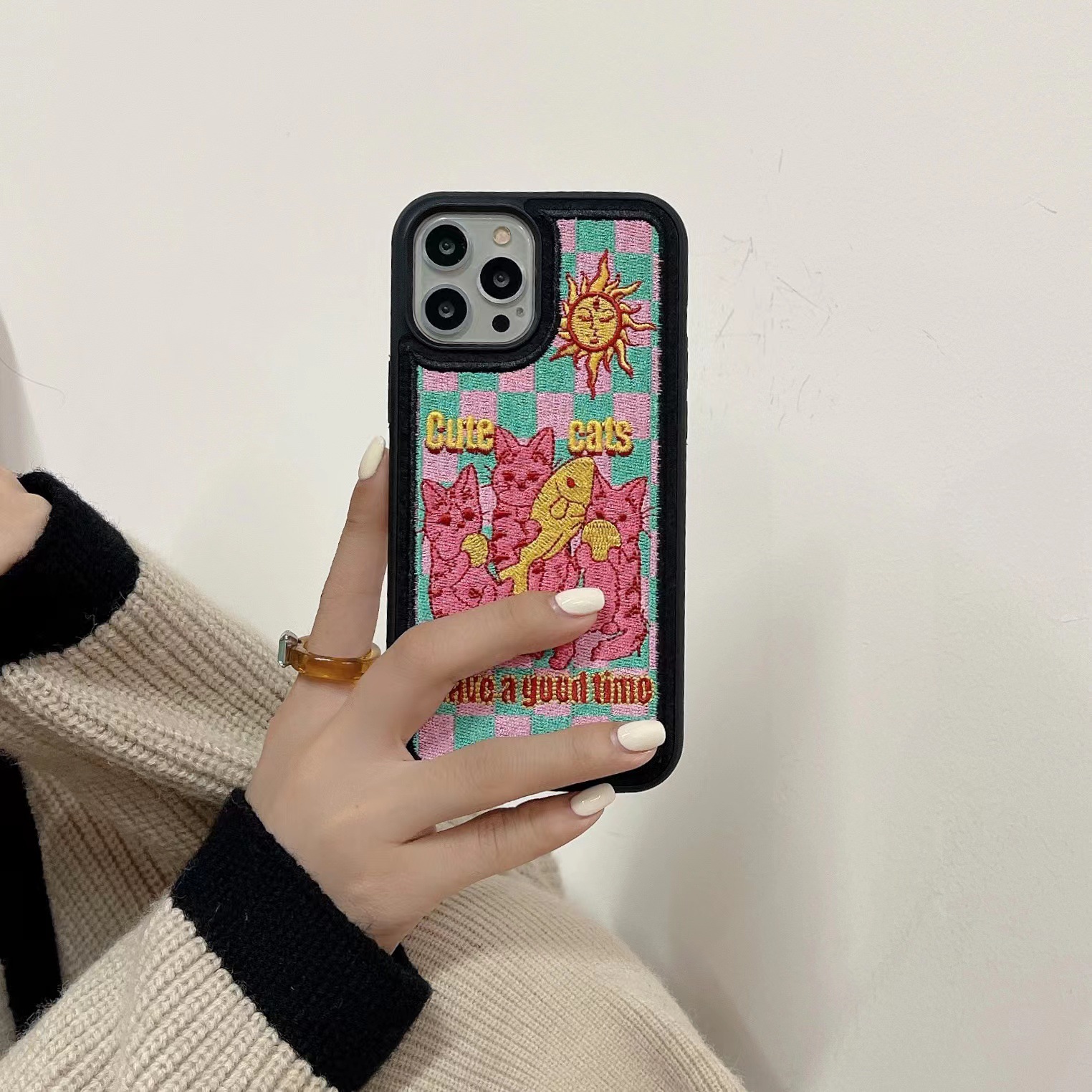 Innovation Of Heavy Industry Embroidery Cat Eating Fish Mobile Case