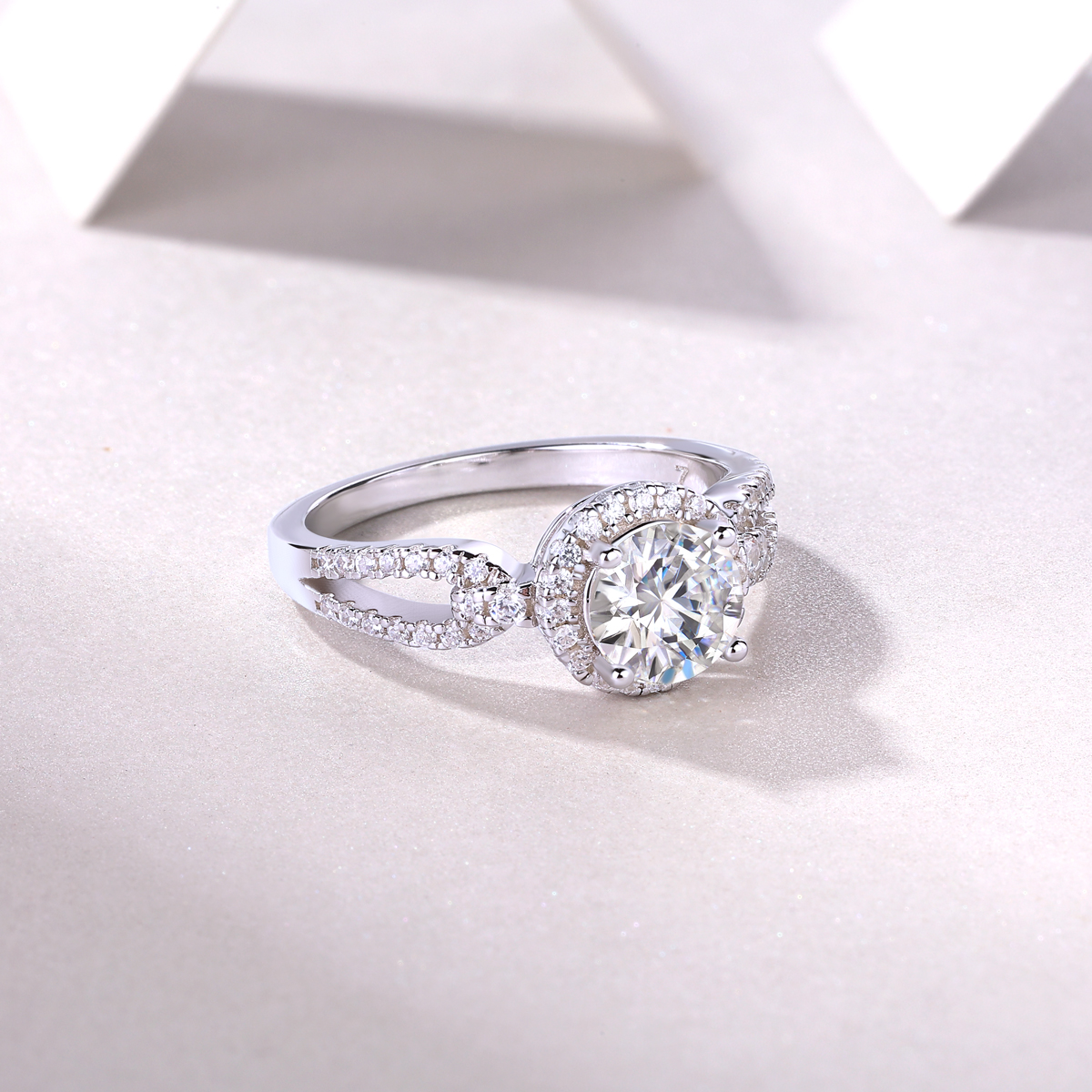 Know Your Heart - A 1-carat Top-quality Moissanite Silver Platinum-plated Diamond Wedding