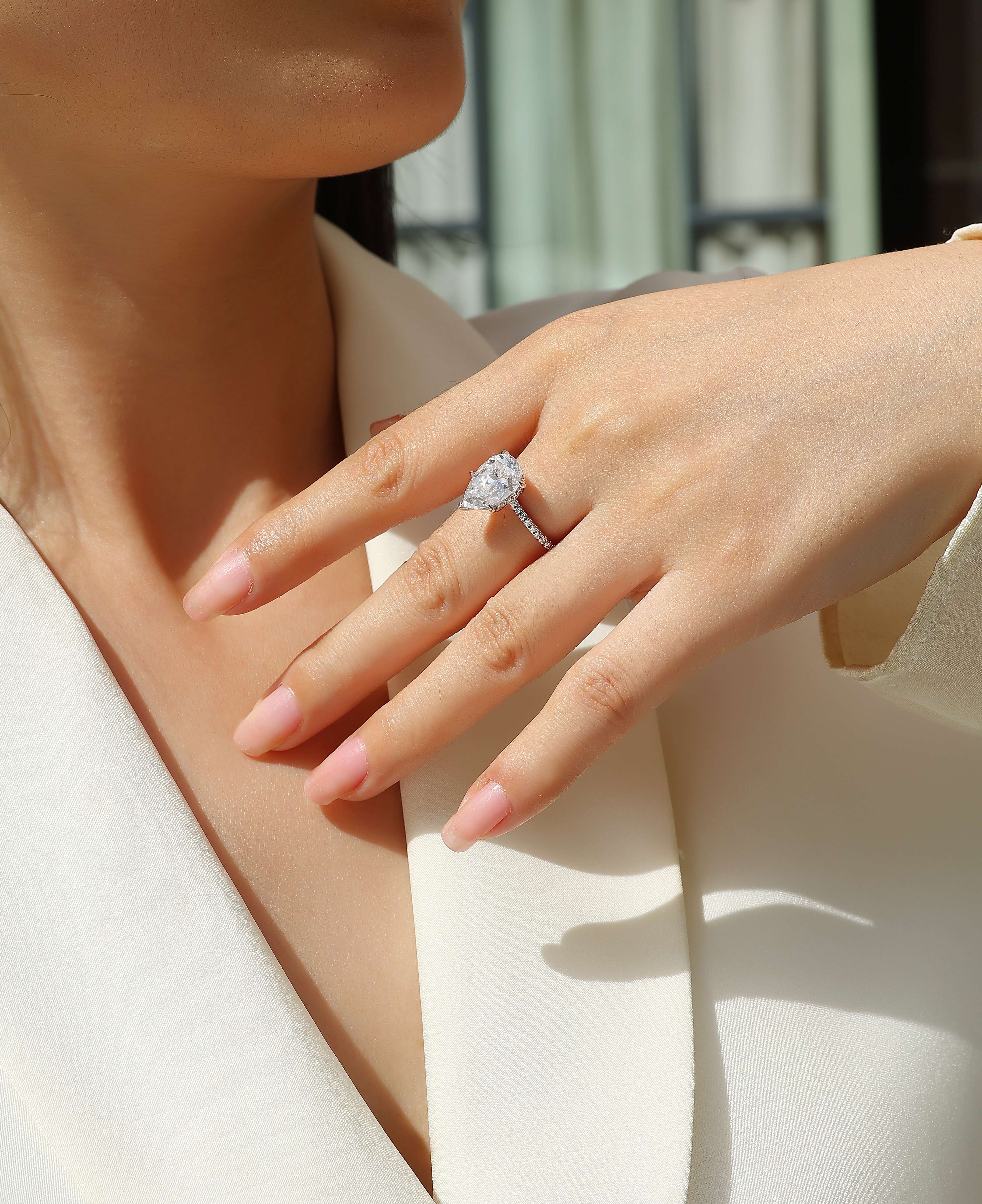 Light And Shadow - A Wedding Ring Set With Top-quality Pear-shaped Moissanite In Silver