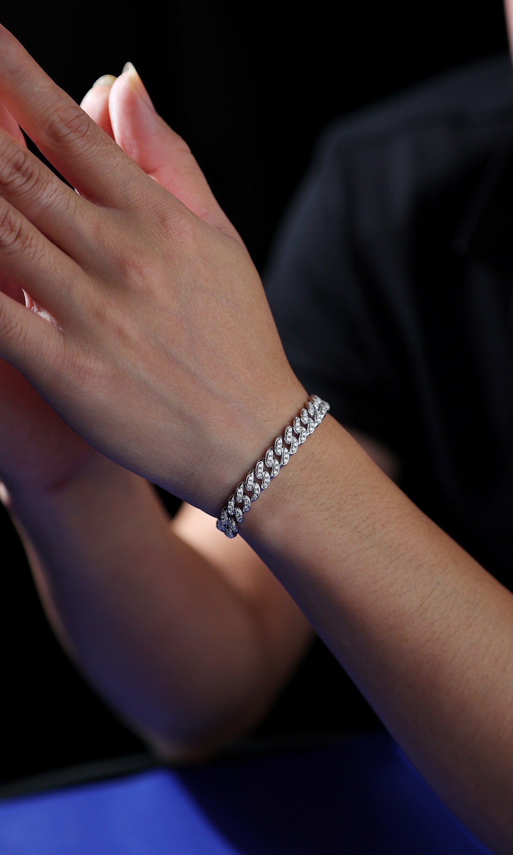 Light Of Faith - A Fashionable And Light Luxury Jewelry Silver Bracelet And Bracelet Set
