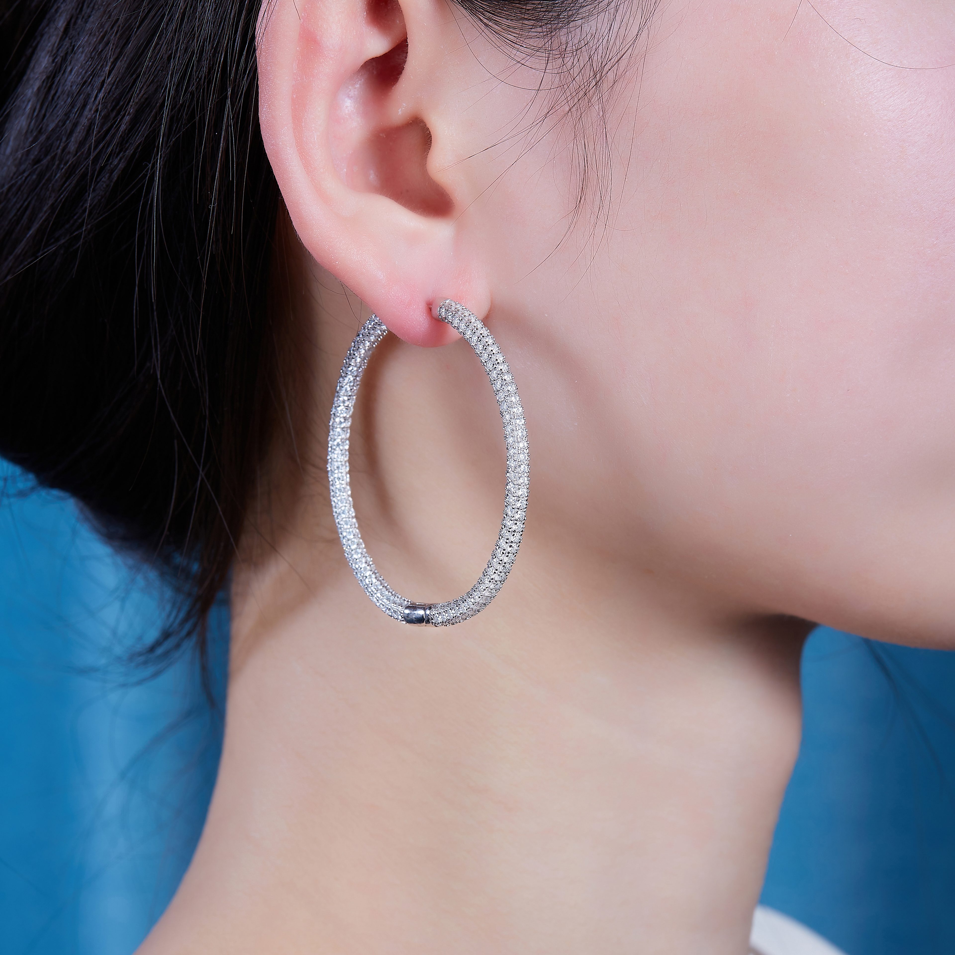 Lustrous - A Fashionable And Trendy Accessory Set With Top-quality Moissanite Silver And